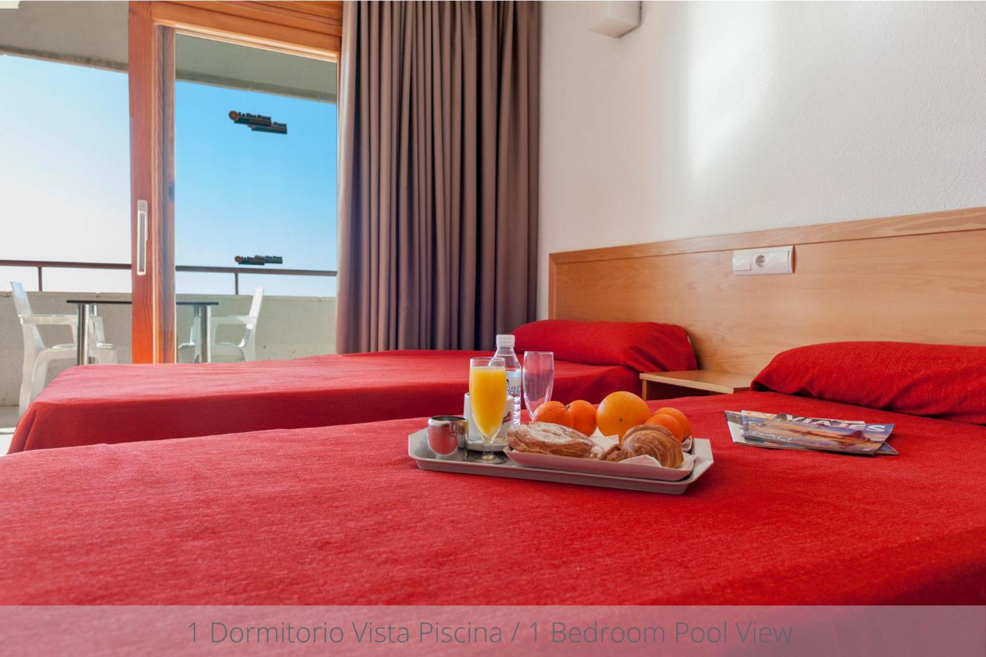 Apartamento con vista a la piscina