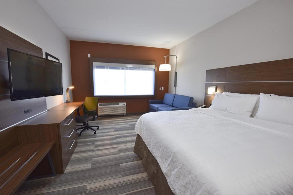 King Suite with Sofa Bed photo 1