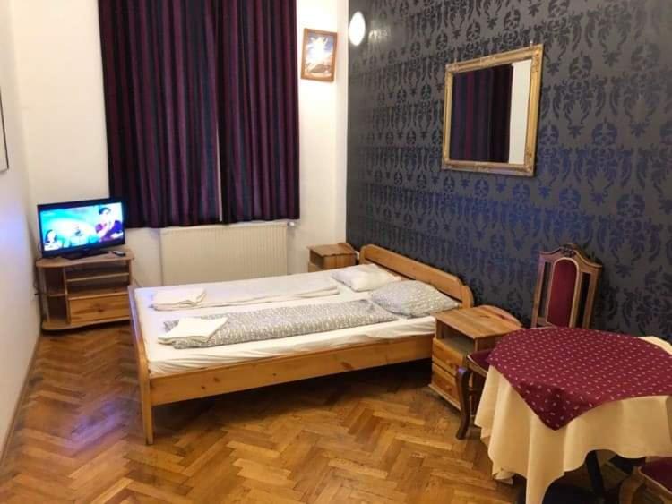 One-Bedroom Apartment - Photo 5