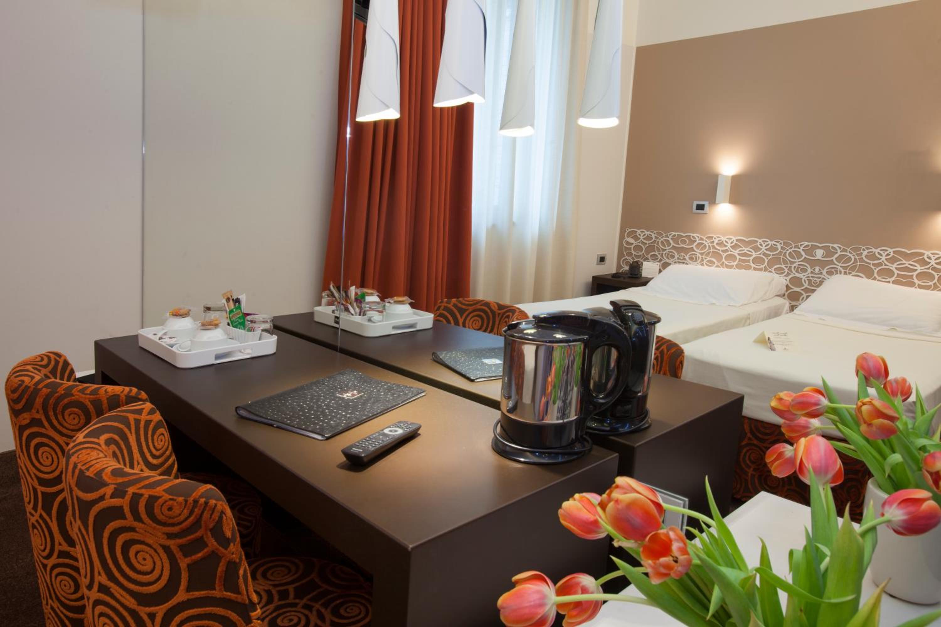 Superior Double or Twin Room with Extra Bed - Photo 7