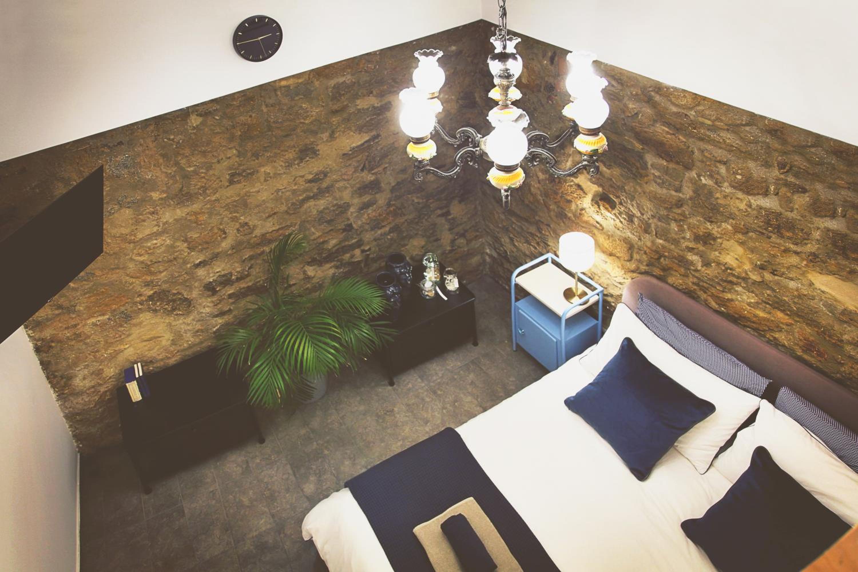 Large Double Room - Photo 3