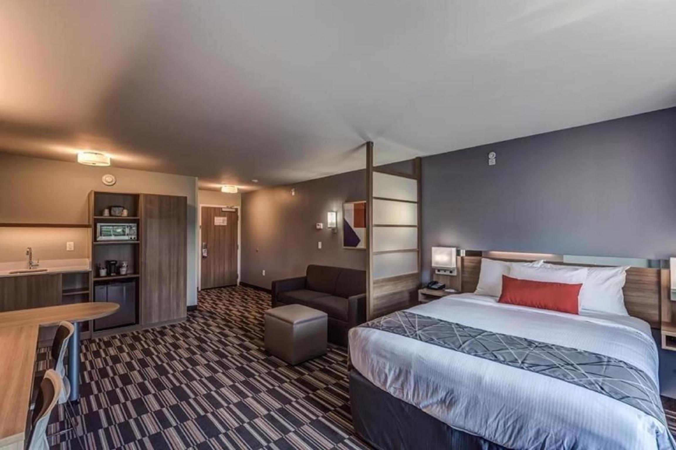Queen Room with Two Queen Beds with Roll-In Shower - Mobility/Hearing Accessible - Non-Smoking - Photo 1