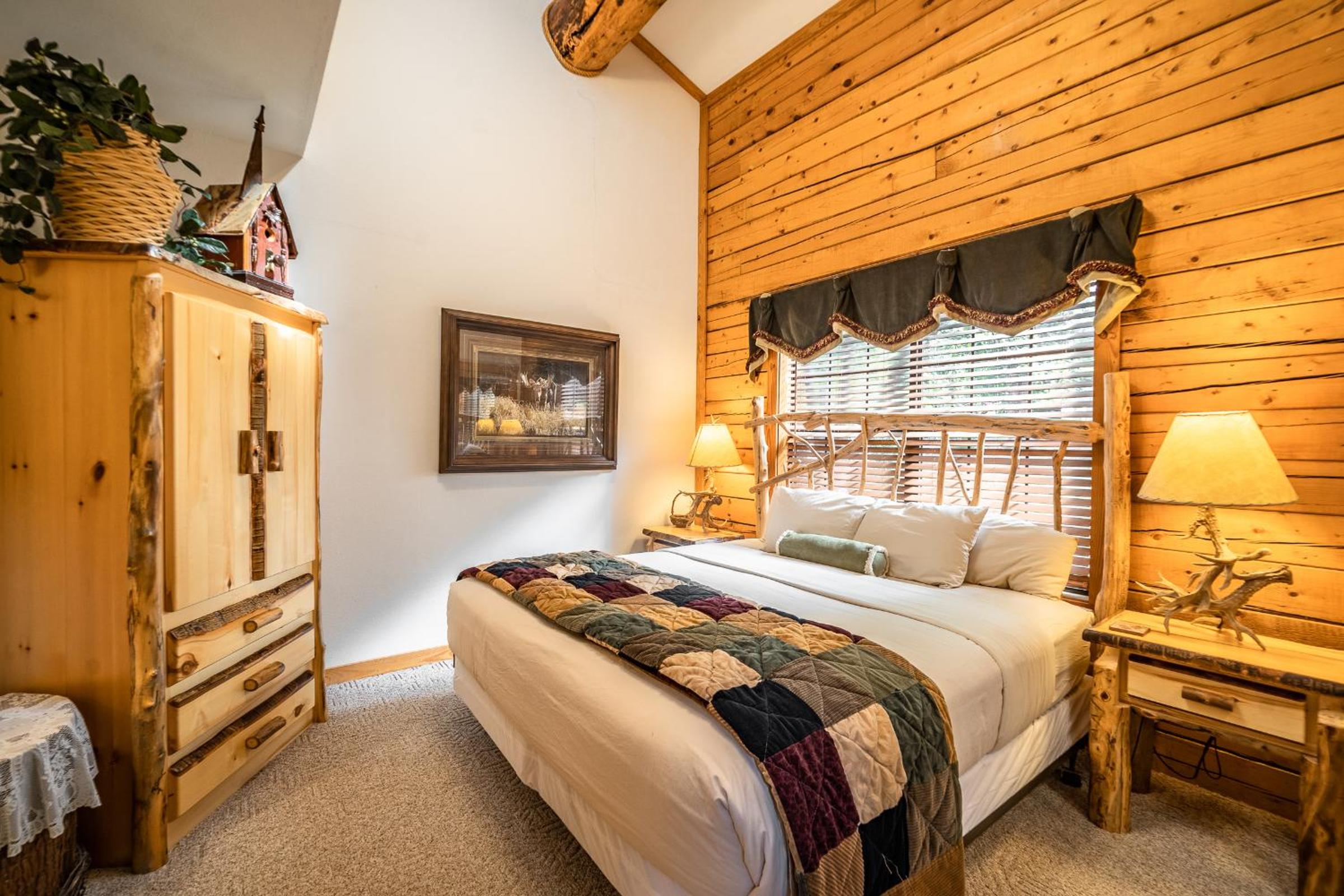 Four-Bedroom Cabin photo 1