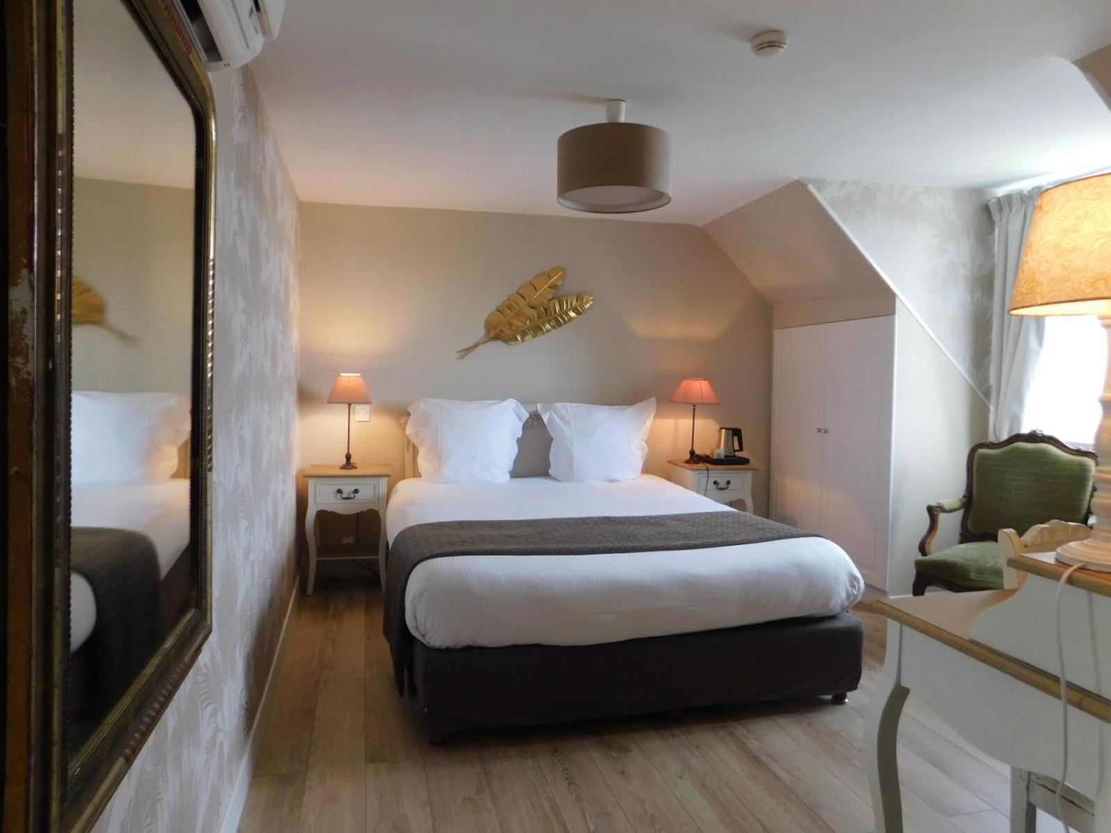 Large Double Room - Photo 3