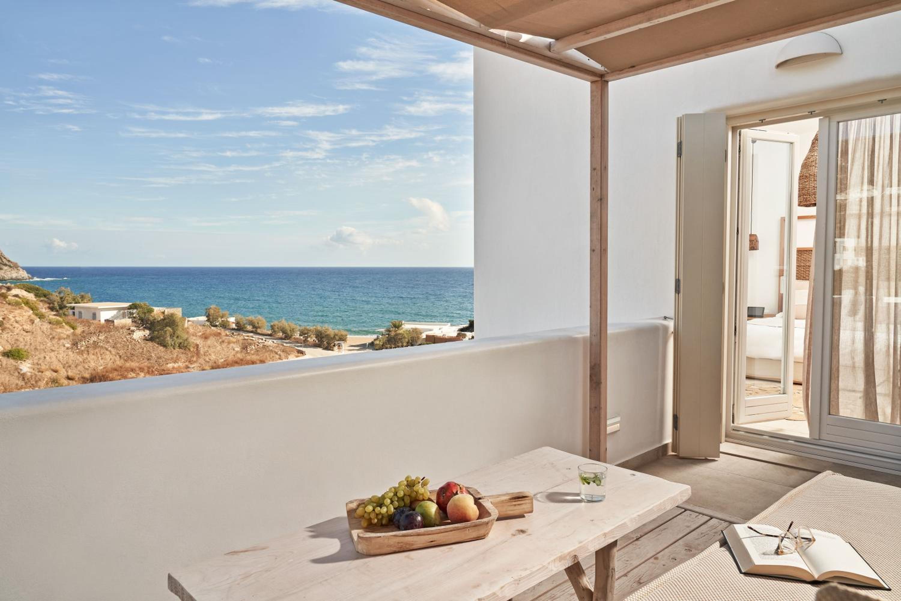 Deluxe Suite with Spa Bath - Photo 17
