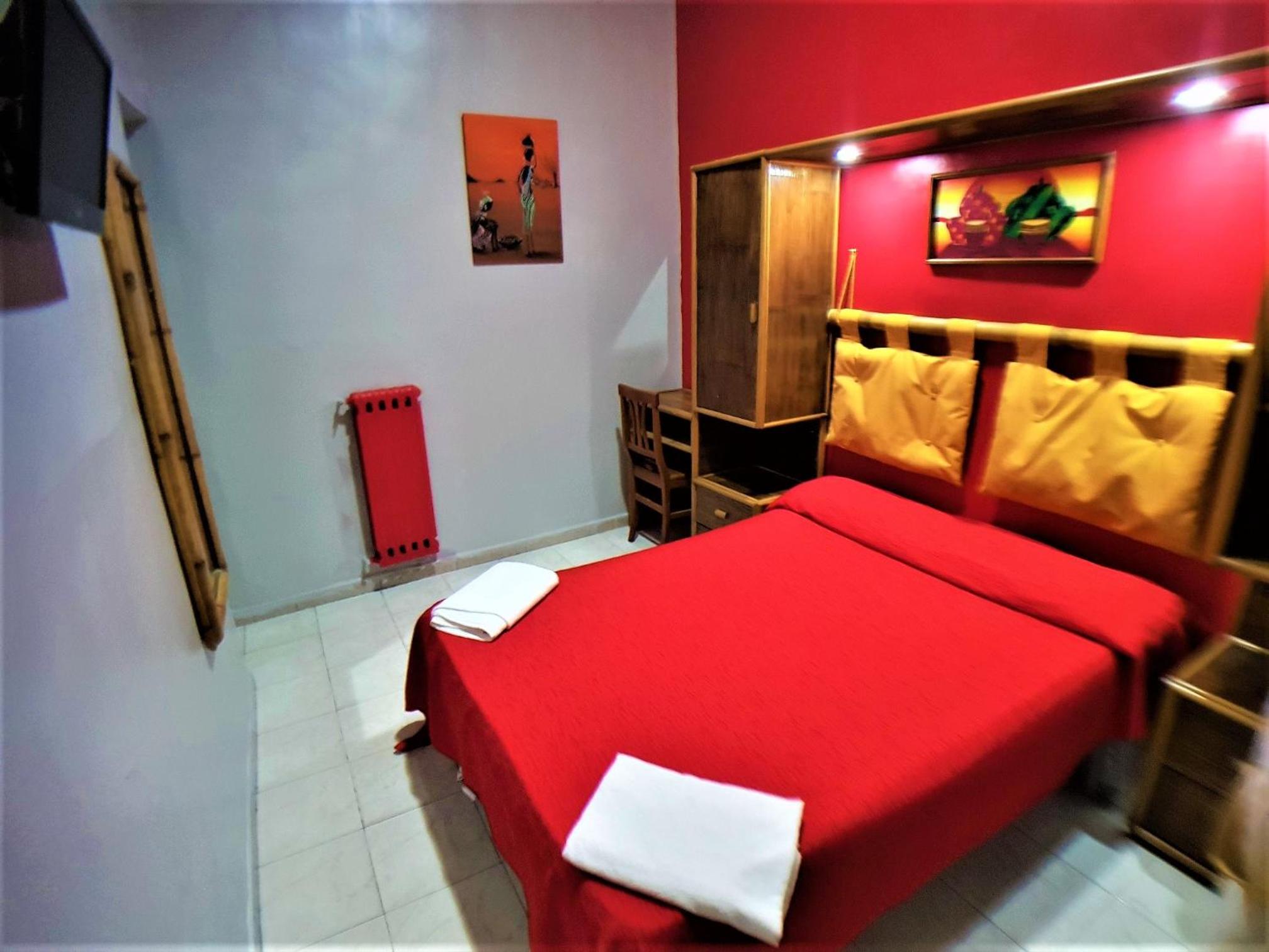 Single Room with Private Bathroom photo 3