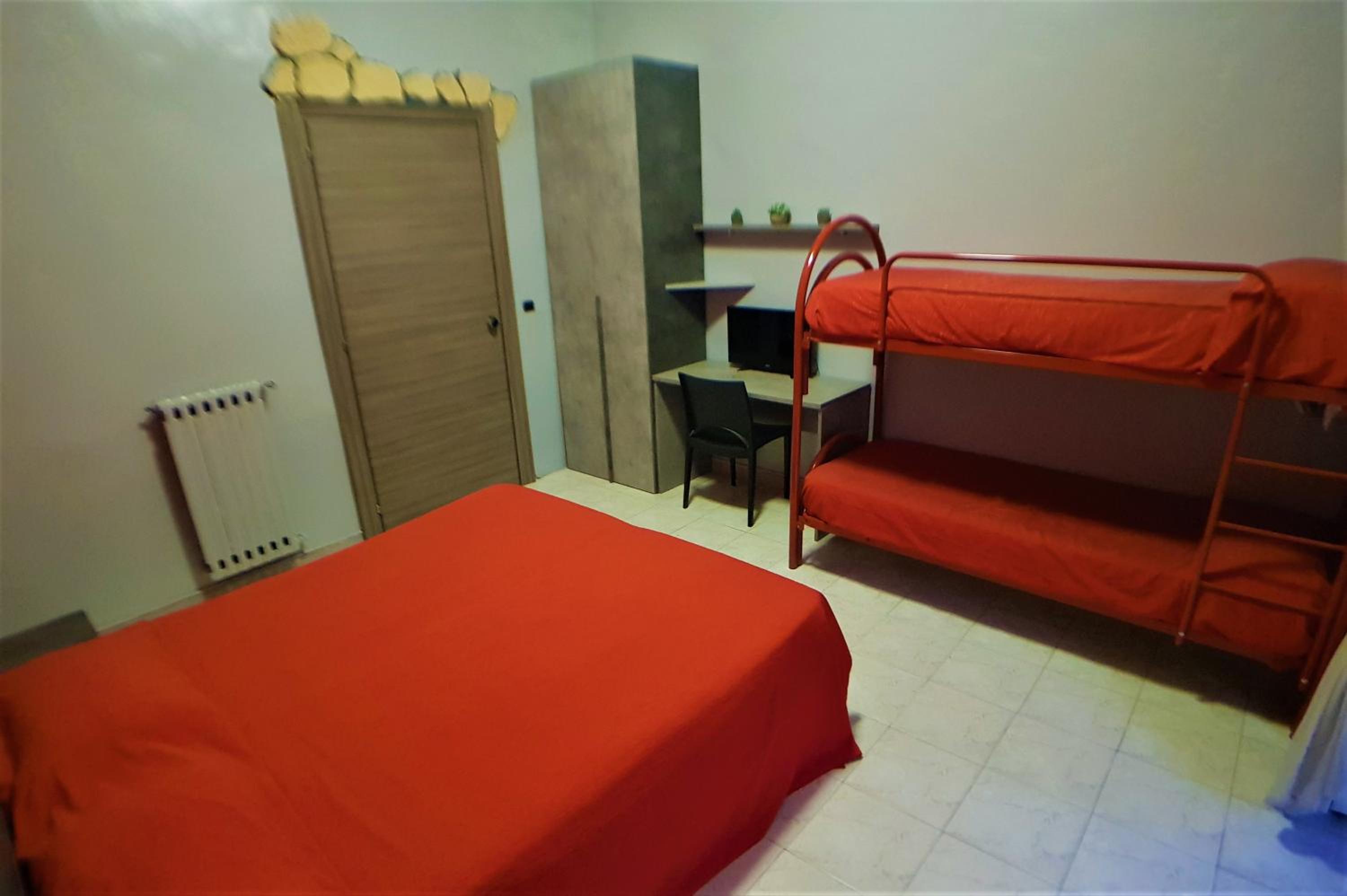 Economy Quadruple Room with Shared Bathroom photo 1