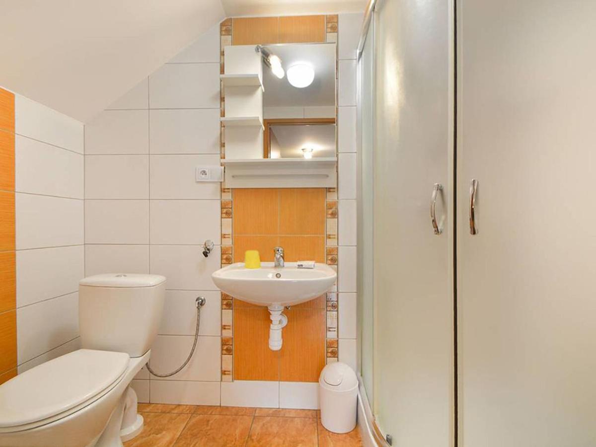 Double Room with Private Bathroom photo 2
