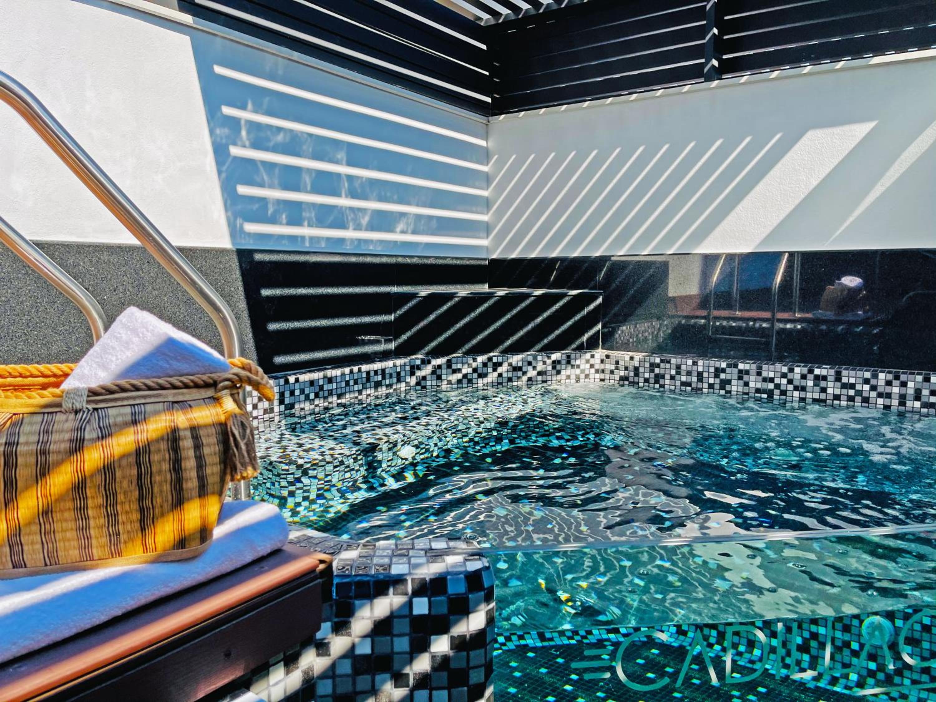 King Suite with Spa Bath - Photo 4