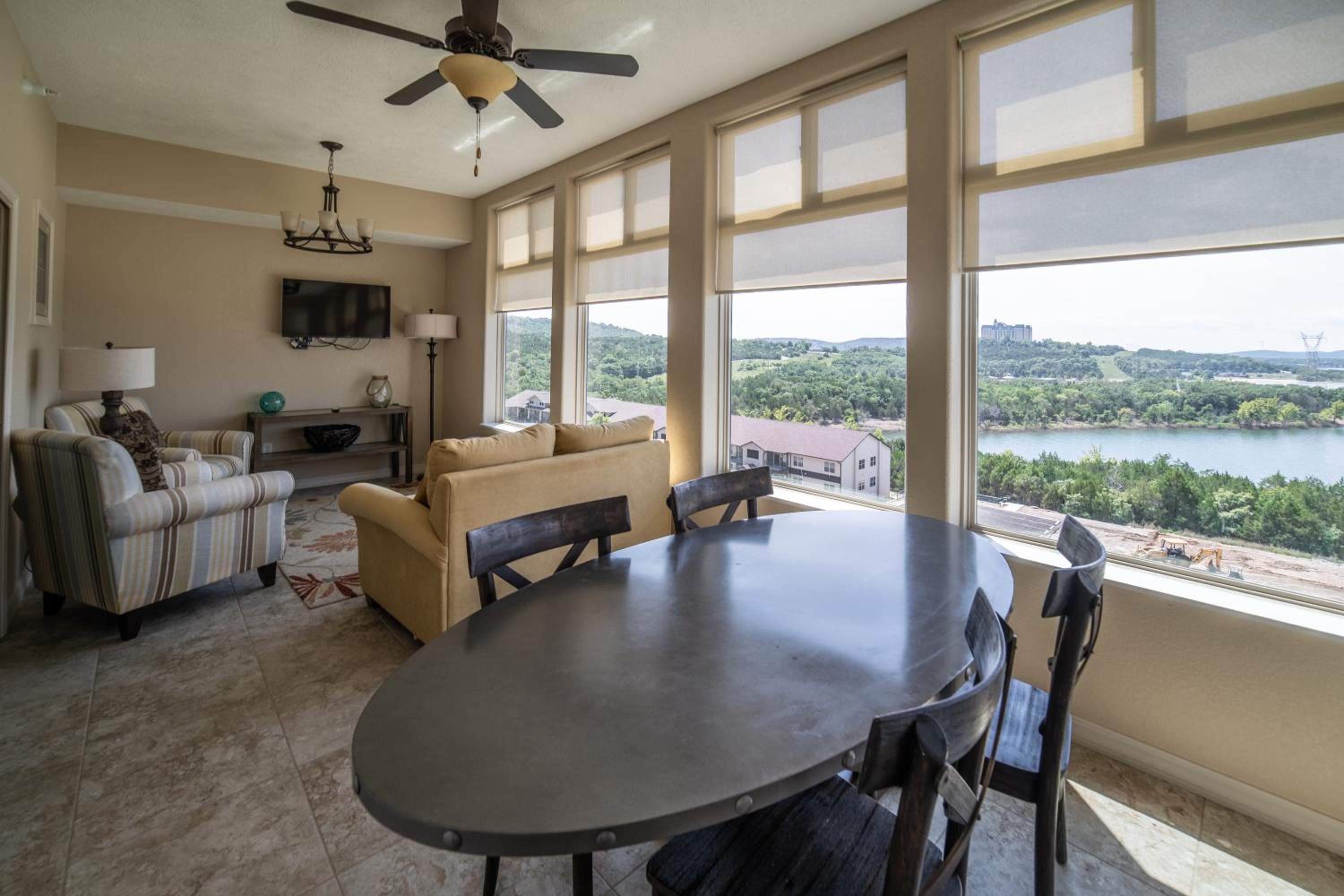 Two-Bedroom Apartment with Lake View photo 2