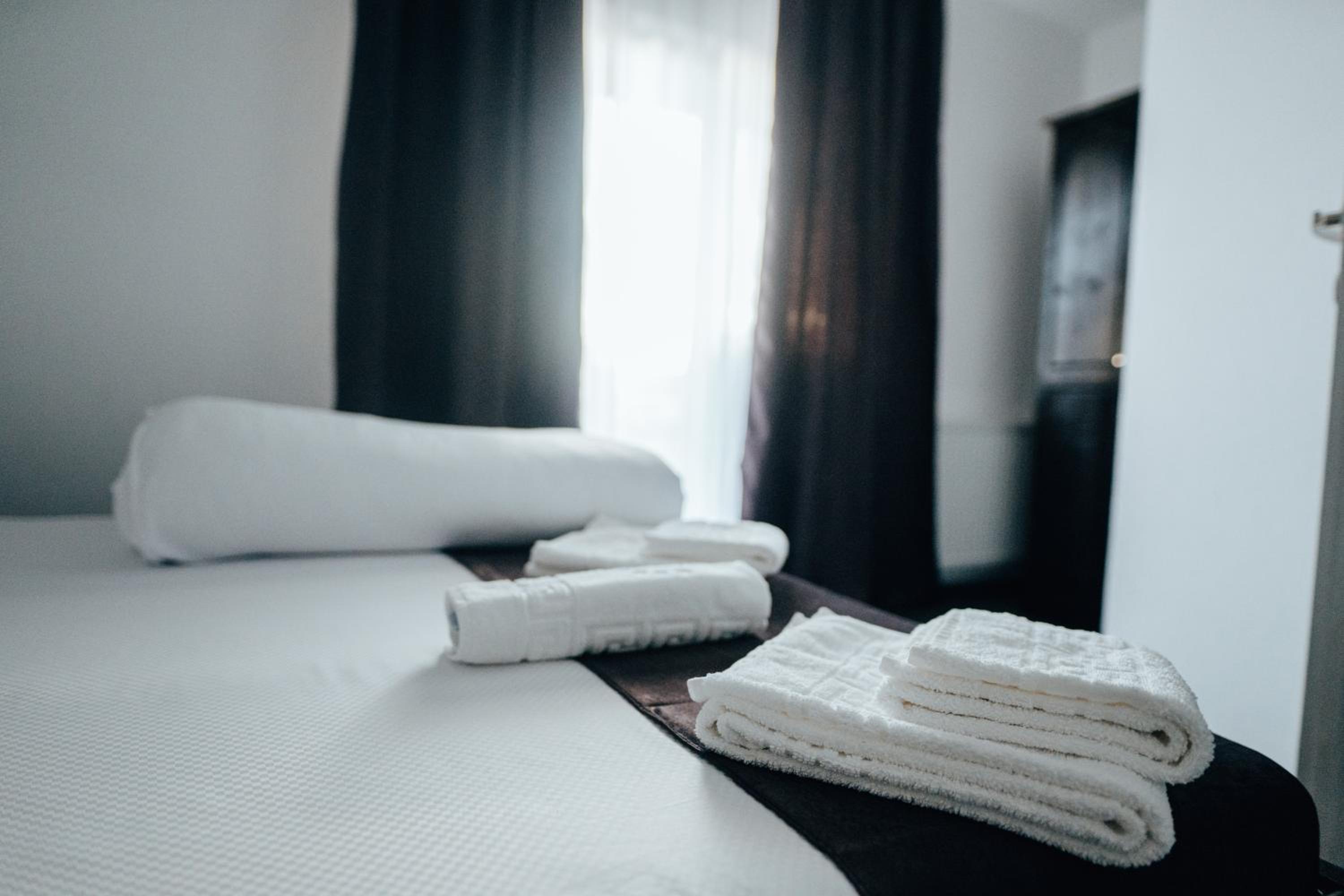 Double Room with Private Bathroom - Photo 1