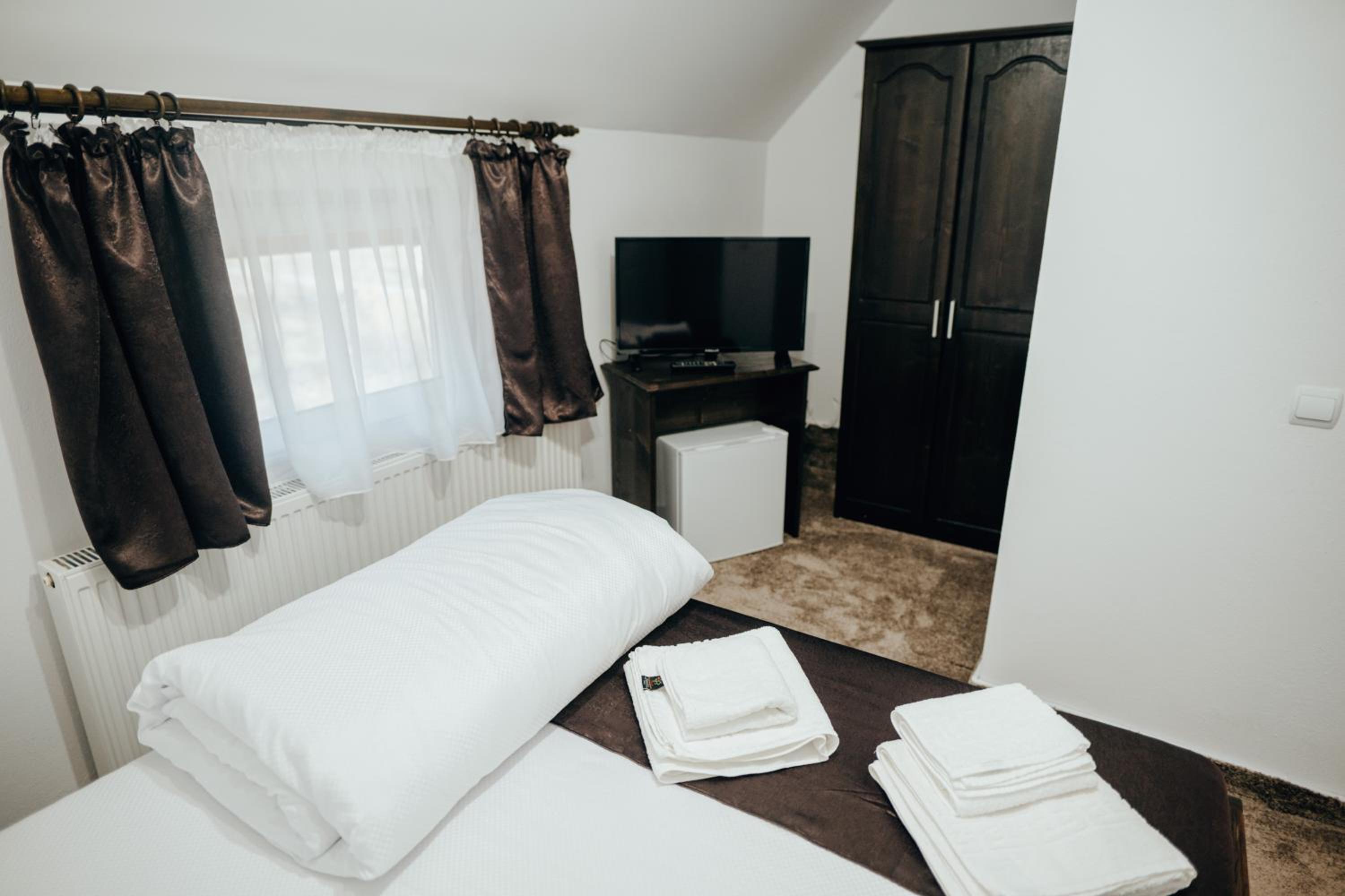 Double Room with Private Bathroom - Photo 5