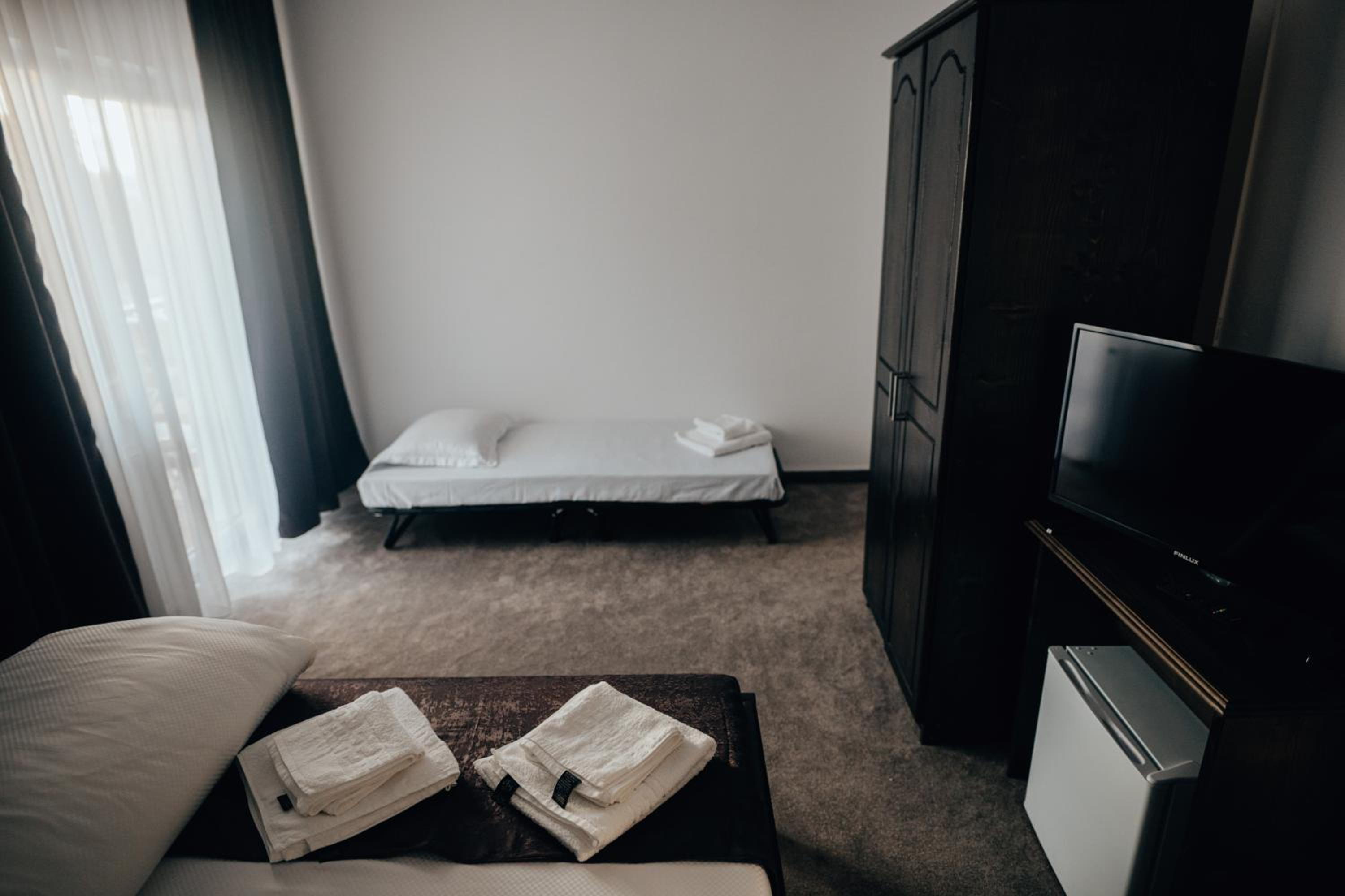 Double Room with Private Bathroom - Photo 11