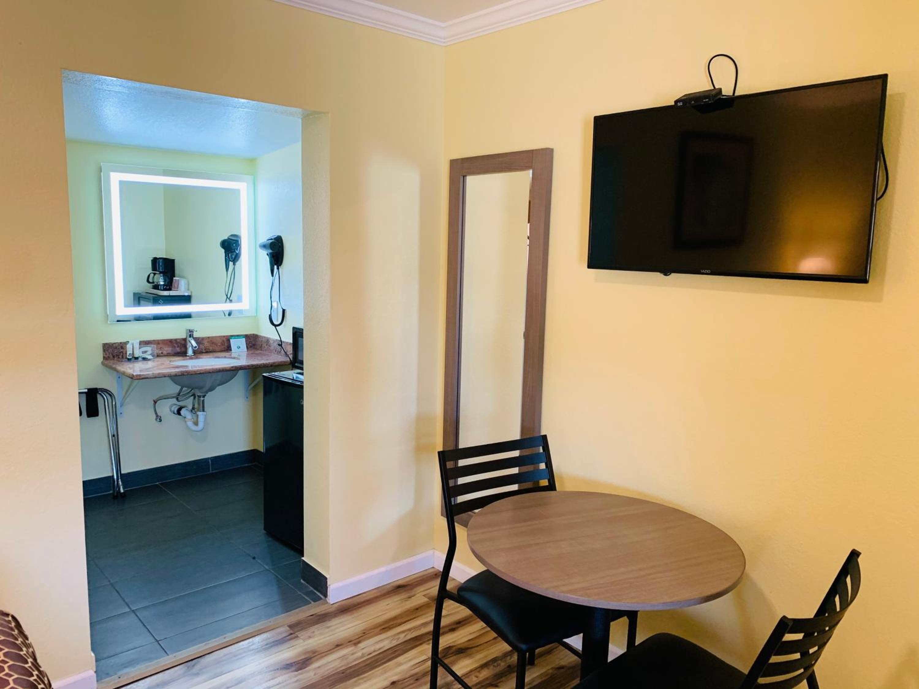 Family Room - Photo 14