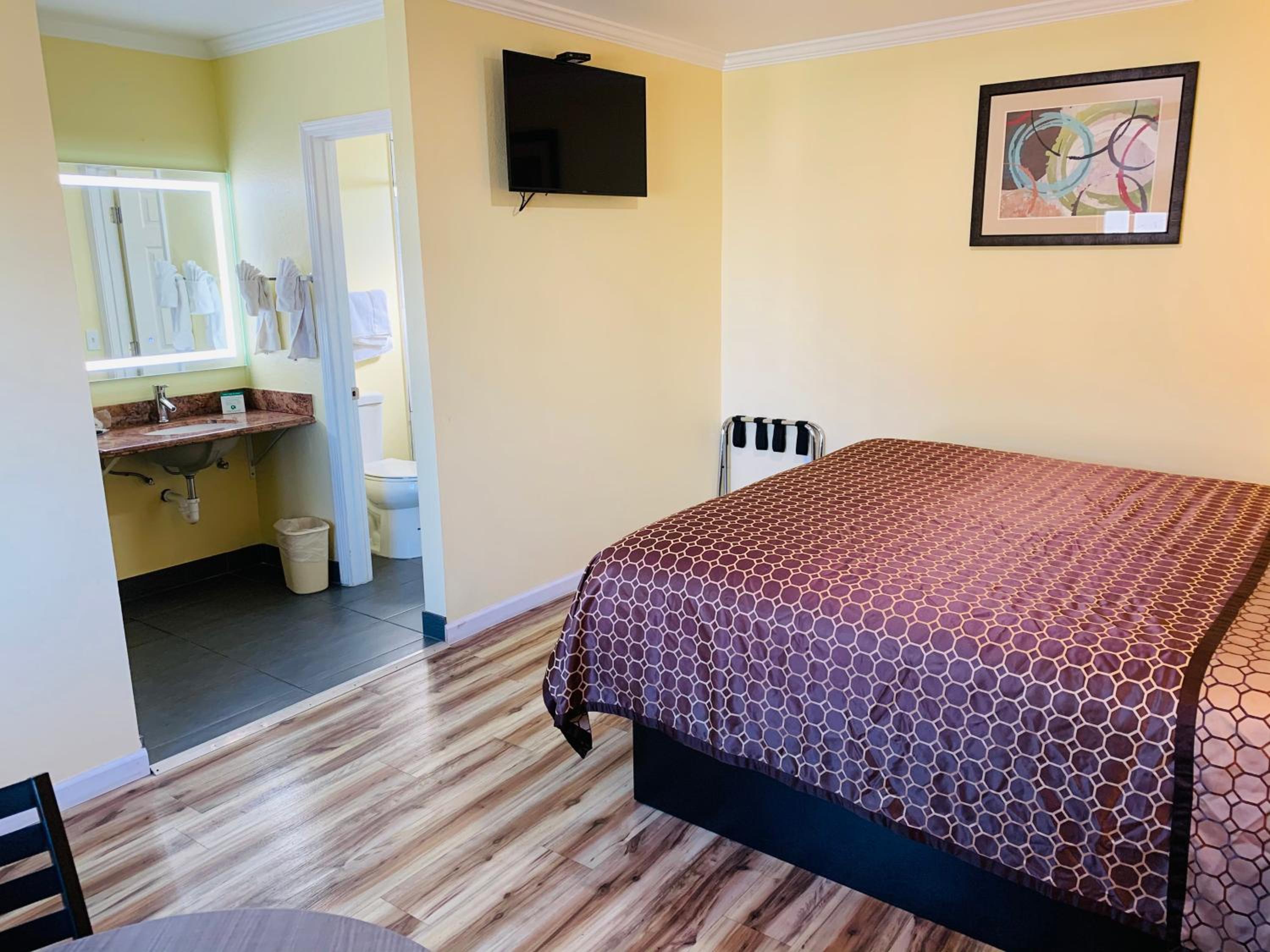 Queen Room - Photo 10