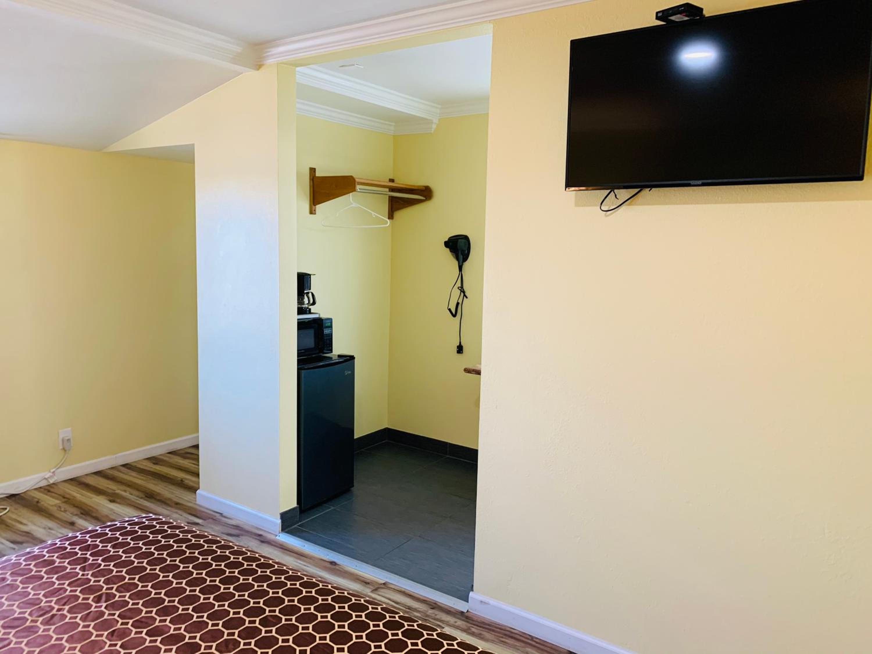 Family Room - Photo 16