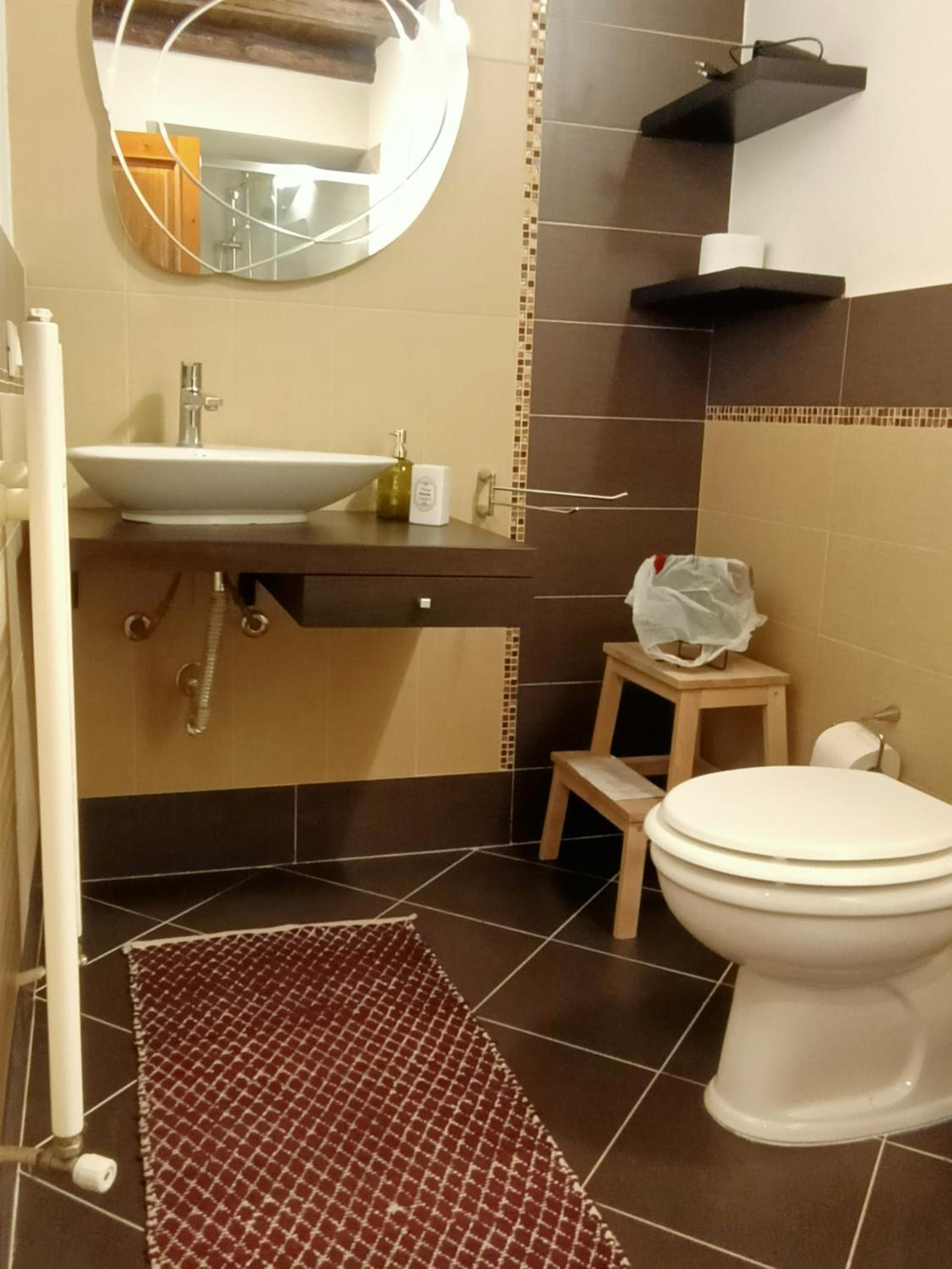 Deluxe Room (2 Adults + 1 Child) - Photo 9