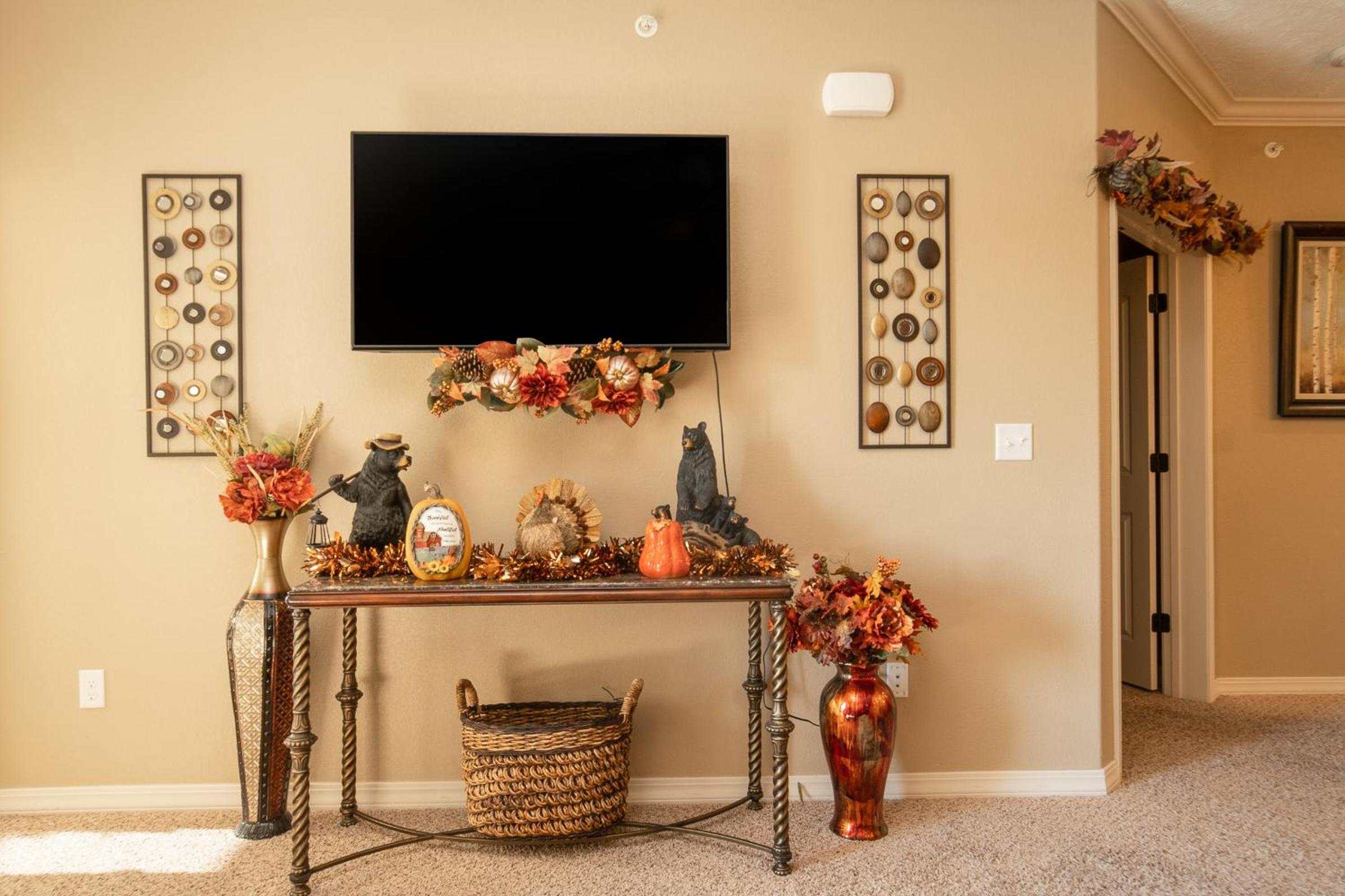 Three-Bedroom Apartment with Lake View photo 2