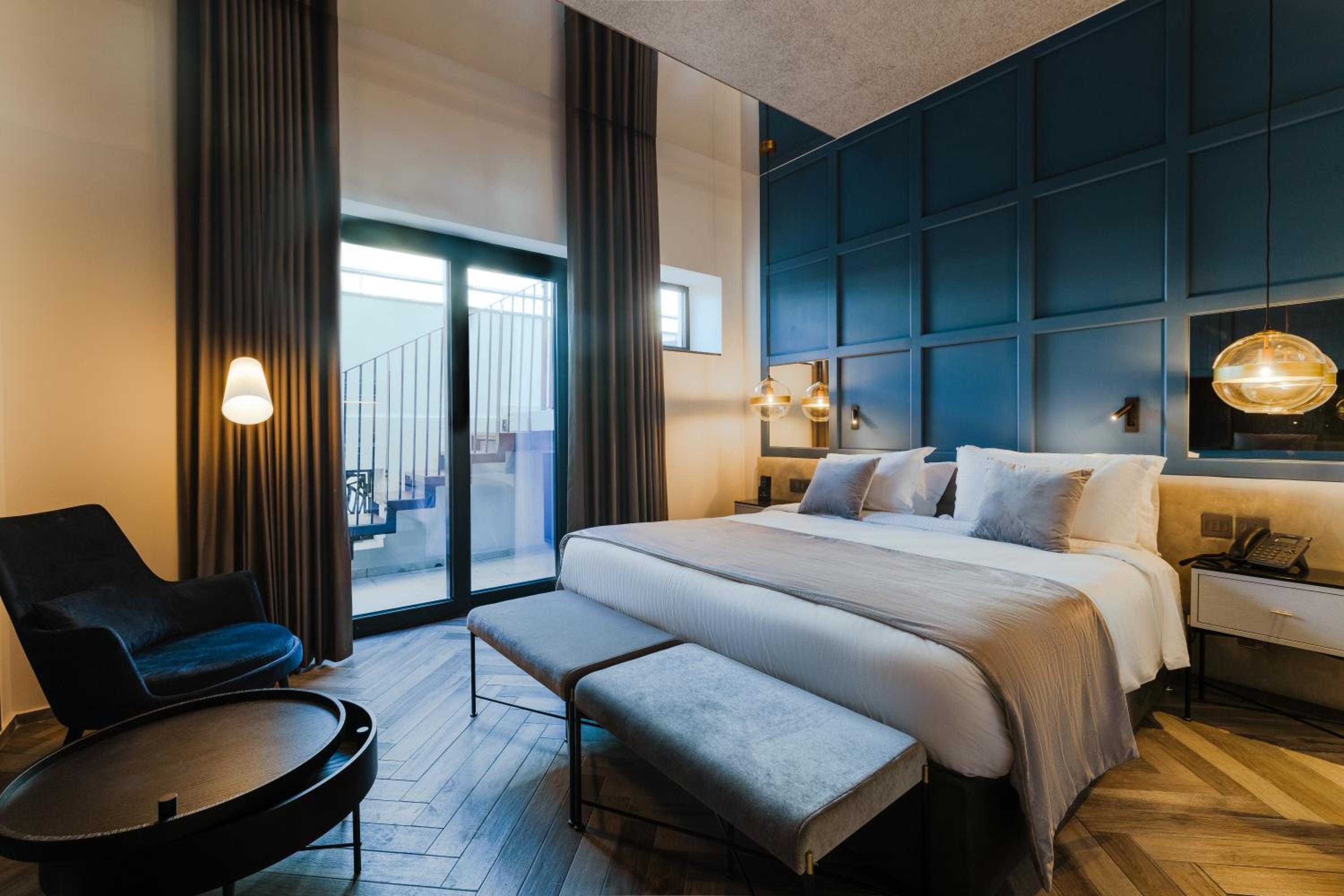Superior Double or Twin Room with City View - Photo 1