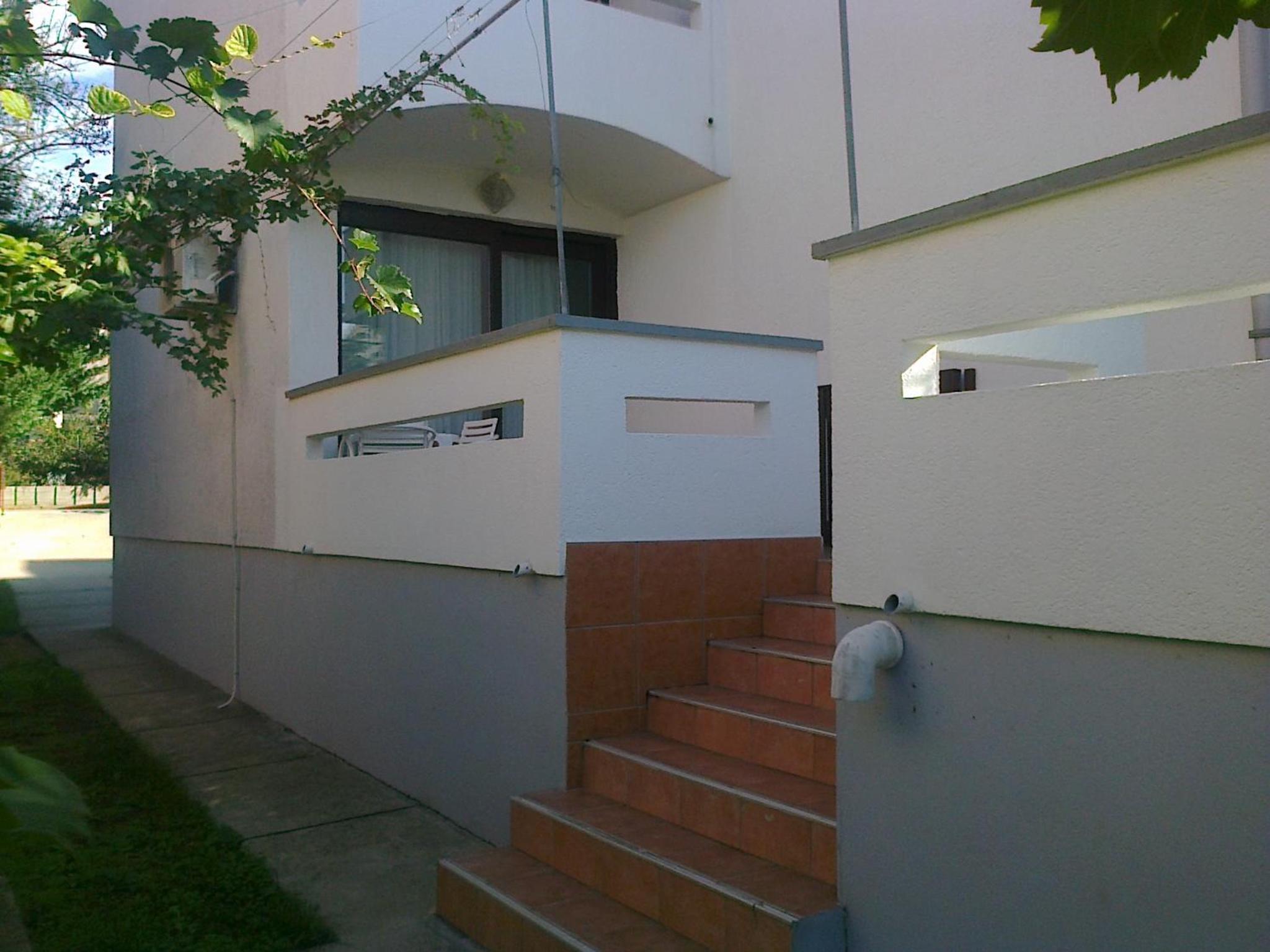 One-Bedroom Apartment with Terrace - Photo 10