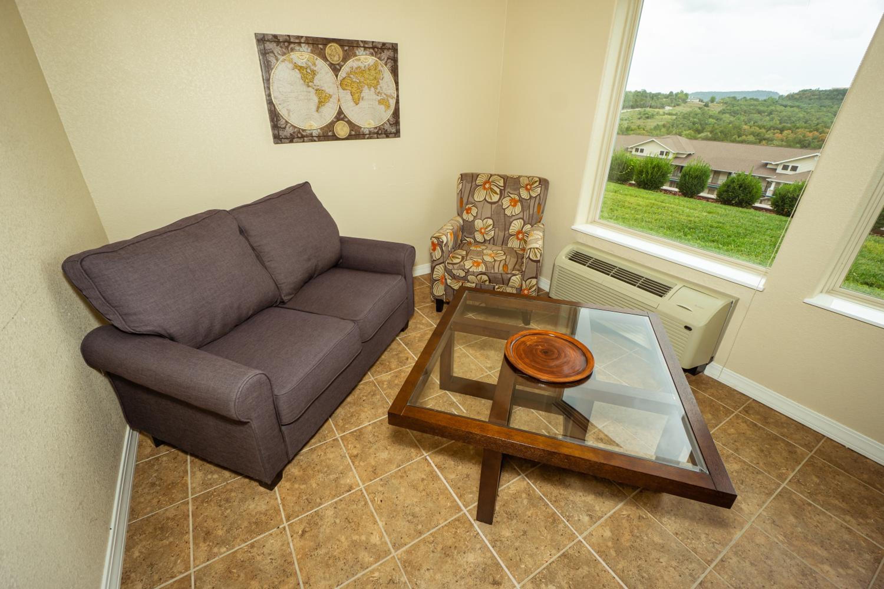 Four-Bedroom Apartment with Lake View