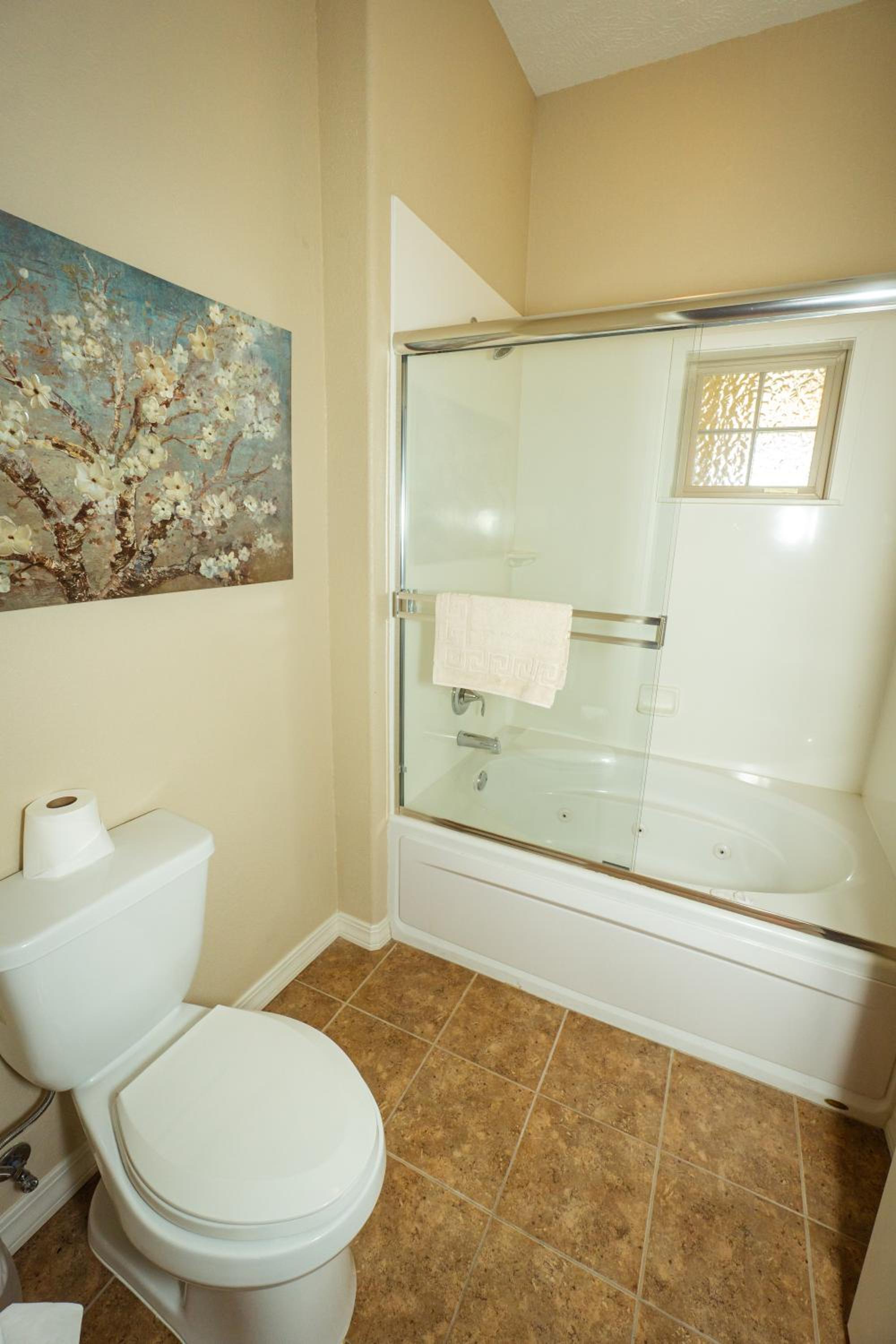 Four-Bedroom Apartment with Lake View photo 2