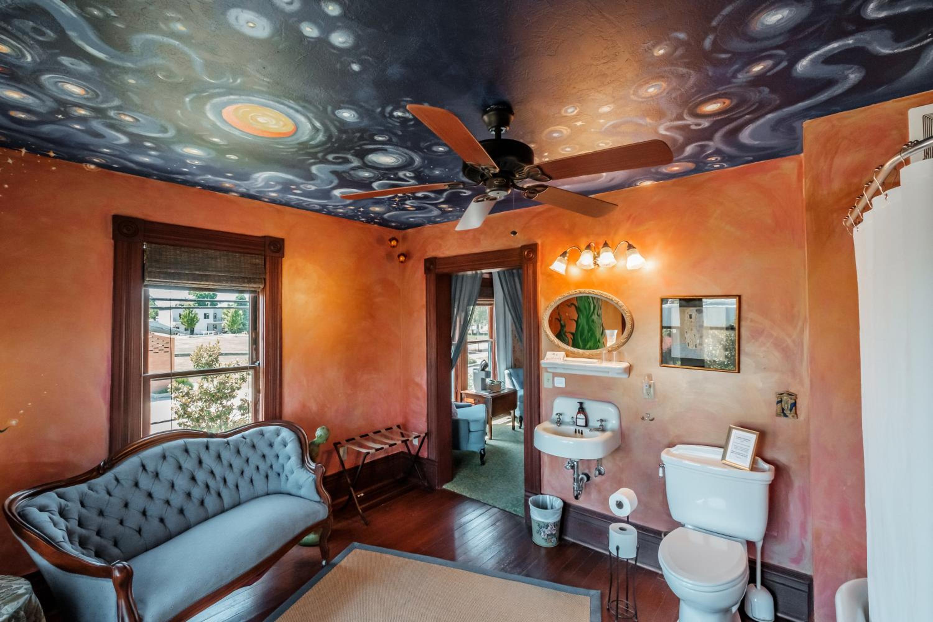 Queen Room photo 3