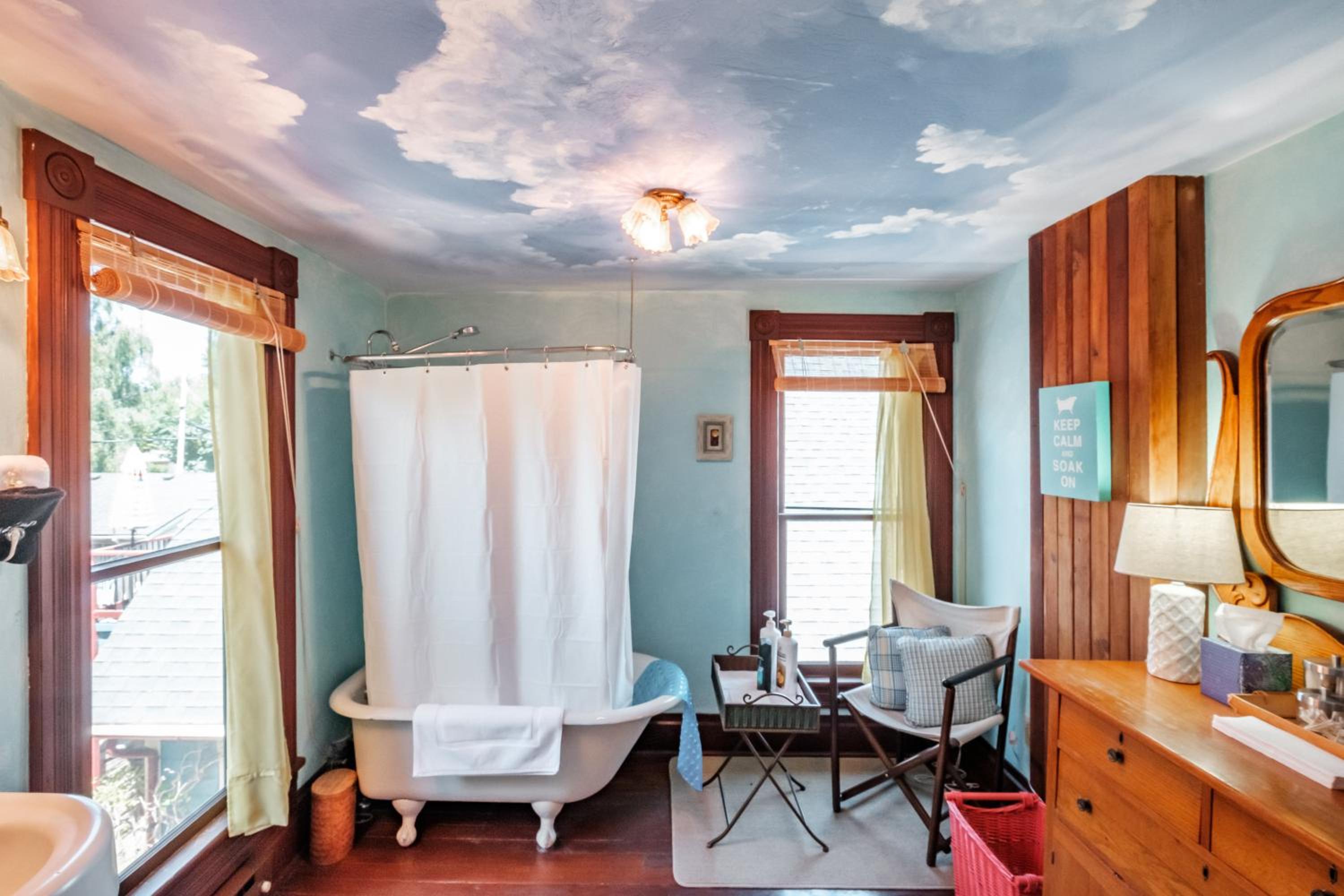 Single Room with Shared Bathroom photo 2