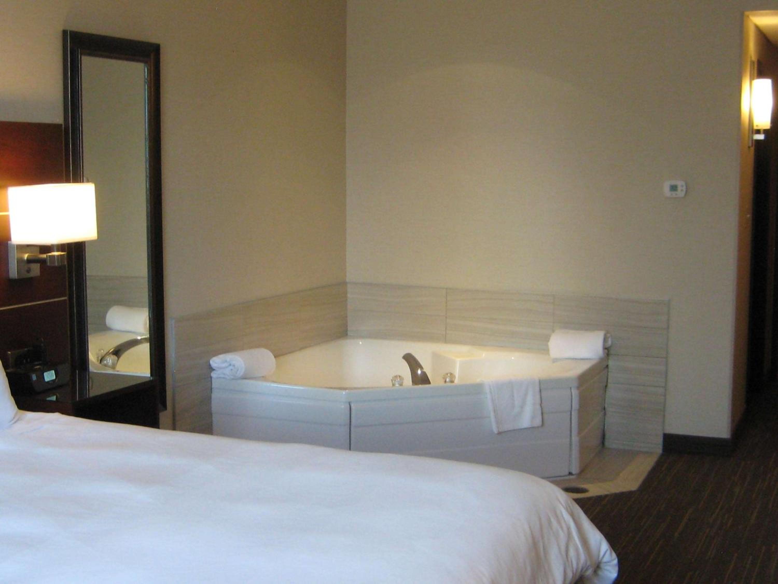 1 King Bed, Premier Suite, Jetted Tub, Non-Smoking - Photo 2