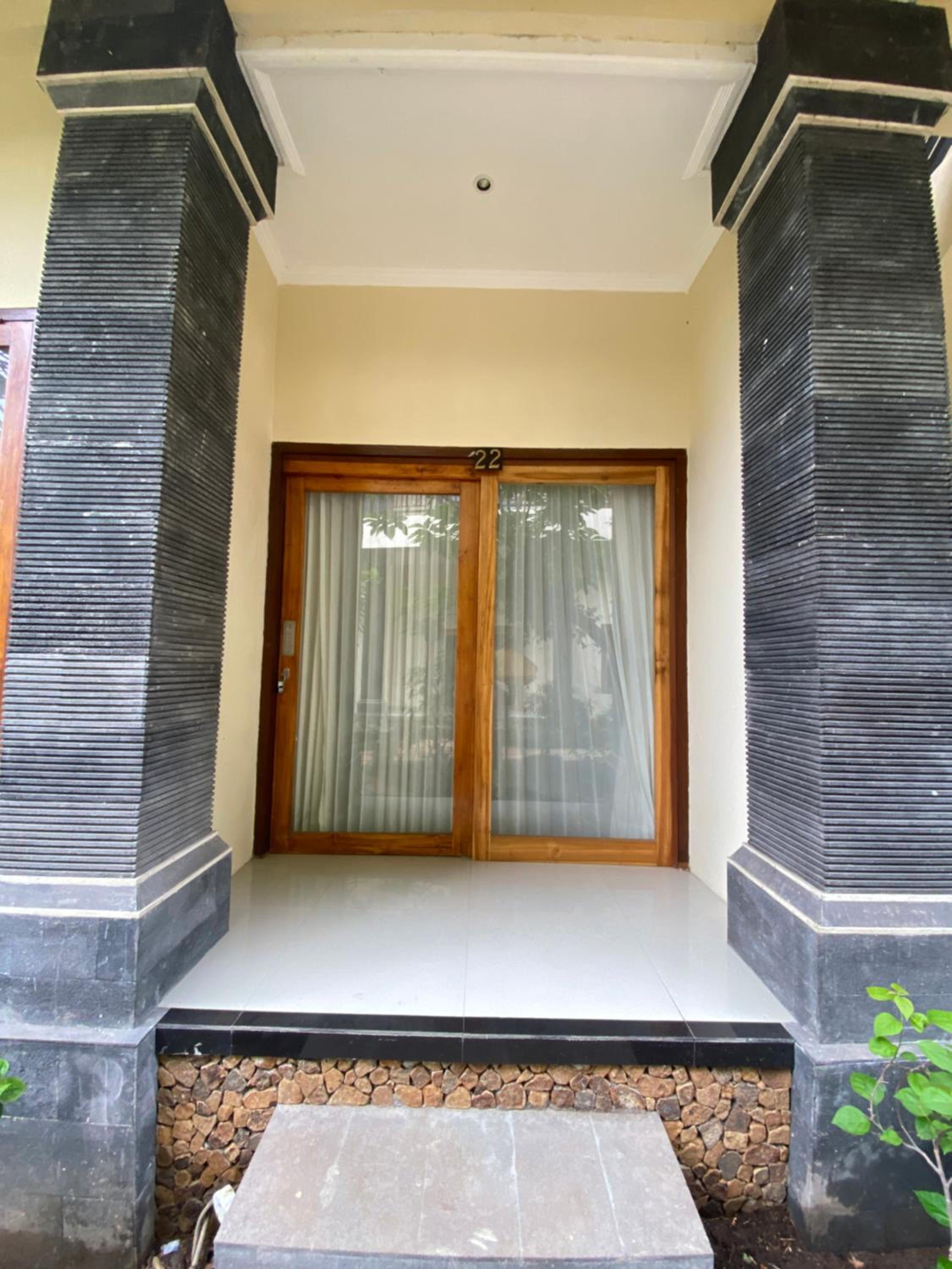 Budget Double Room - Photo 11