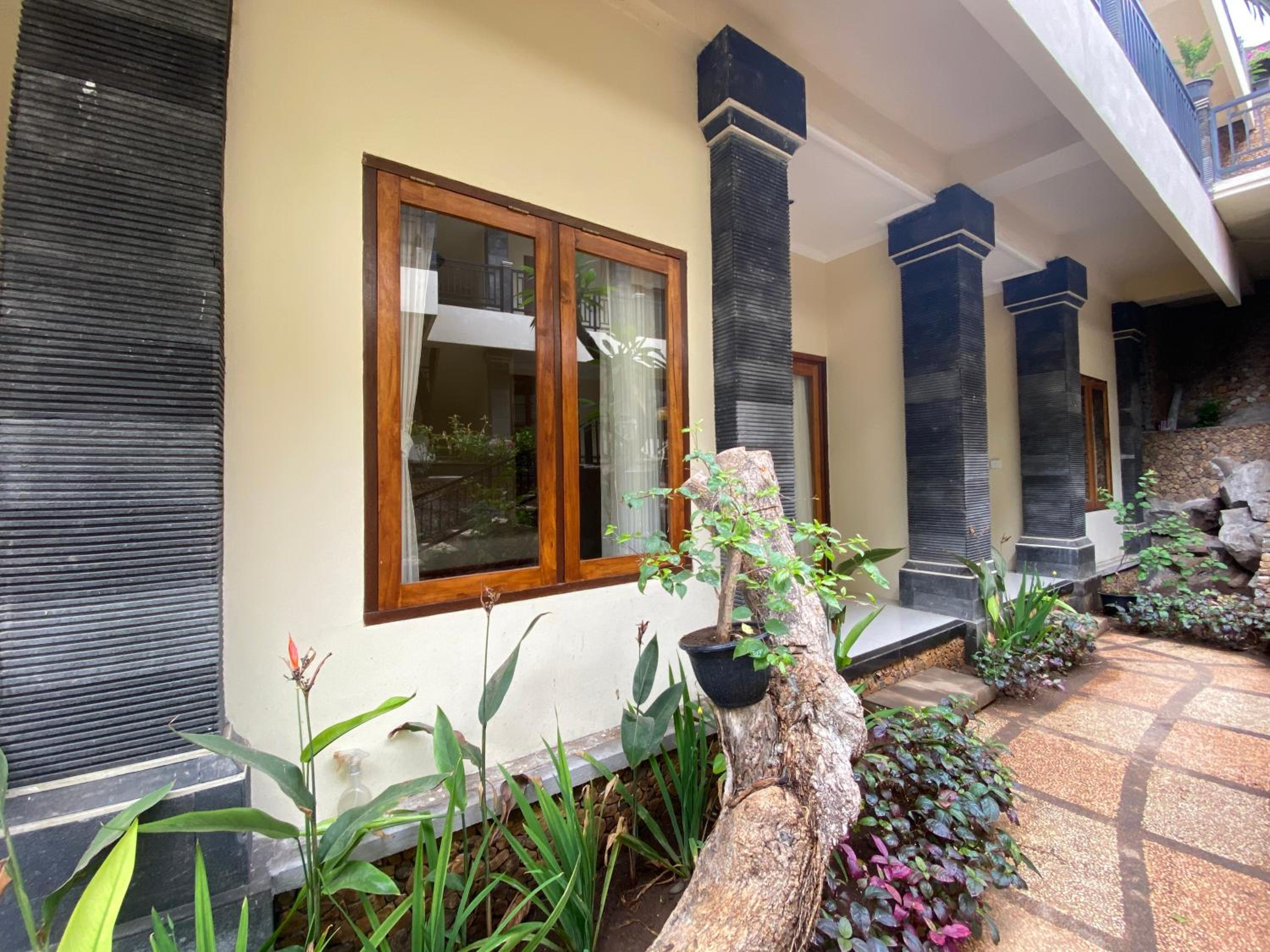 Budget Double Room - Photo 12