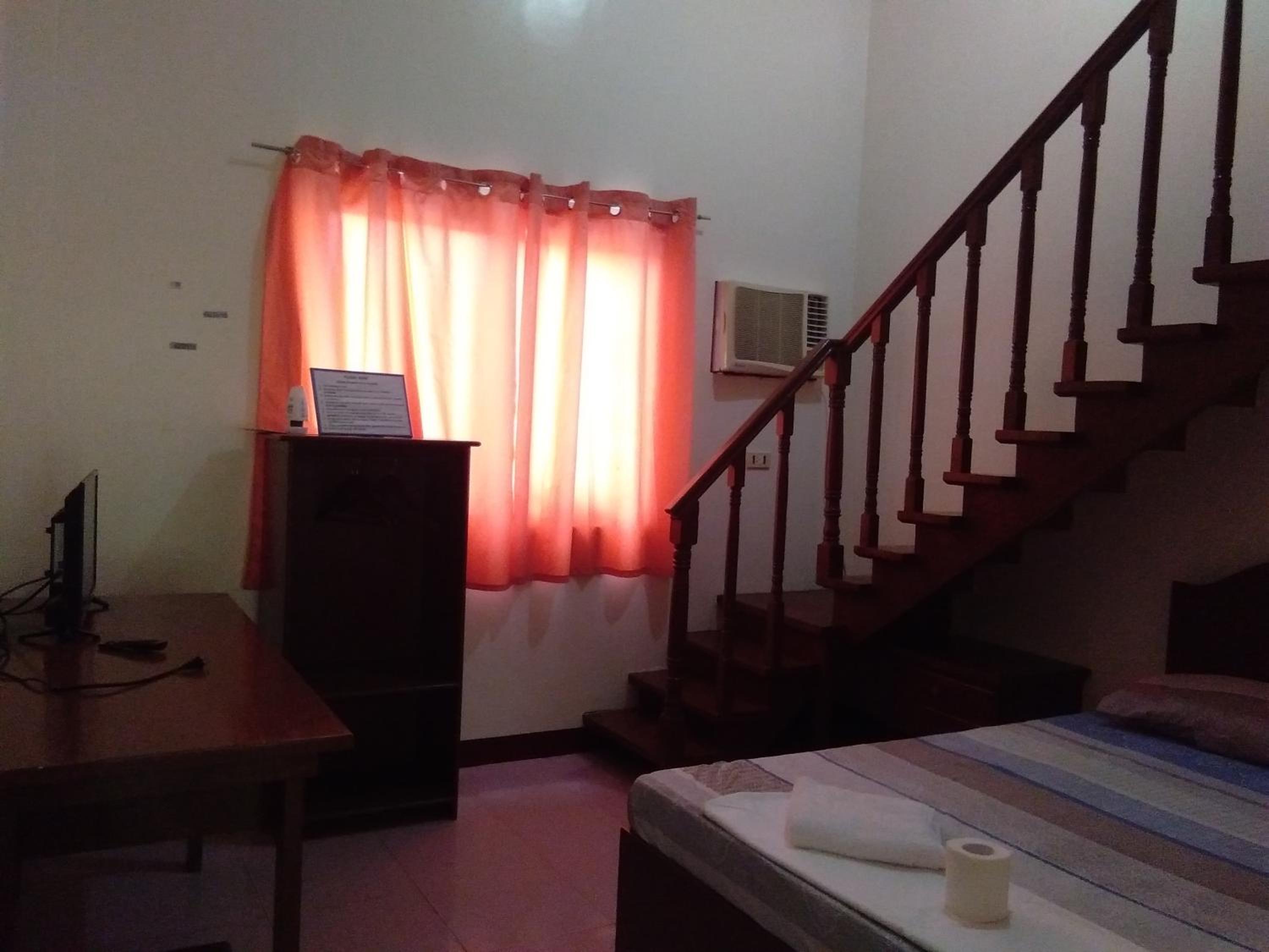 Family Room With Private Bathroom photo 1