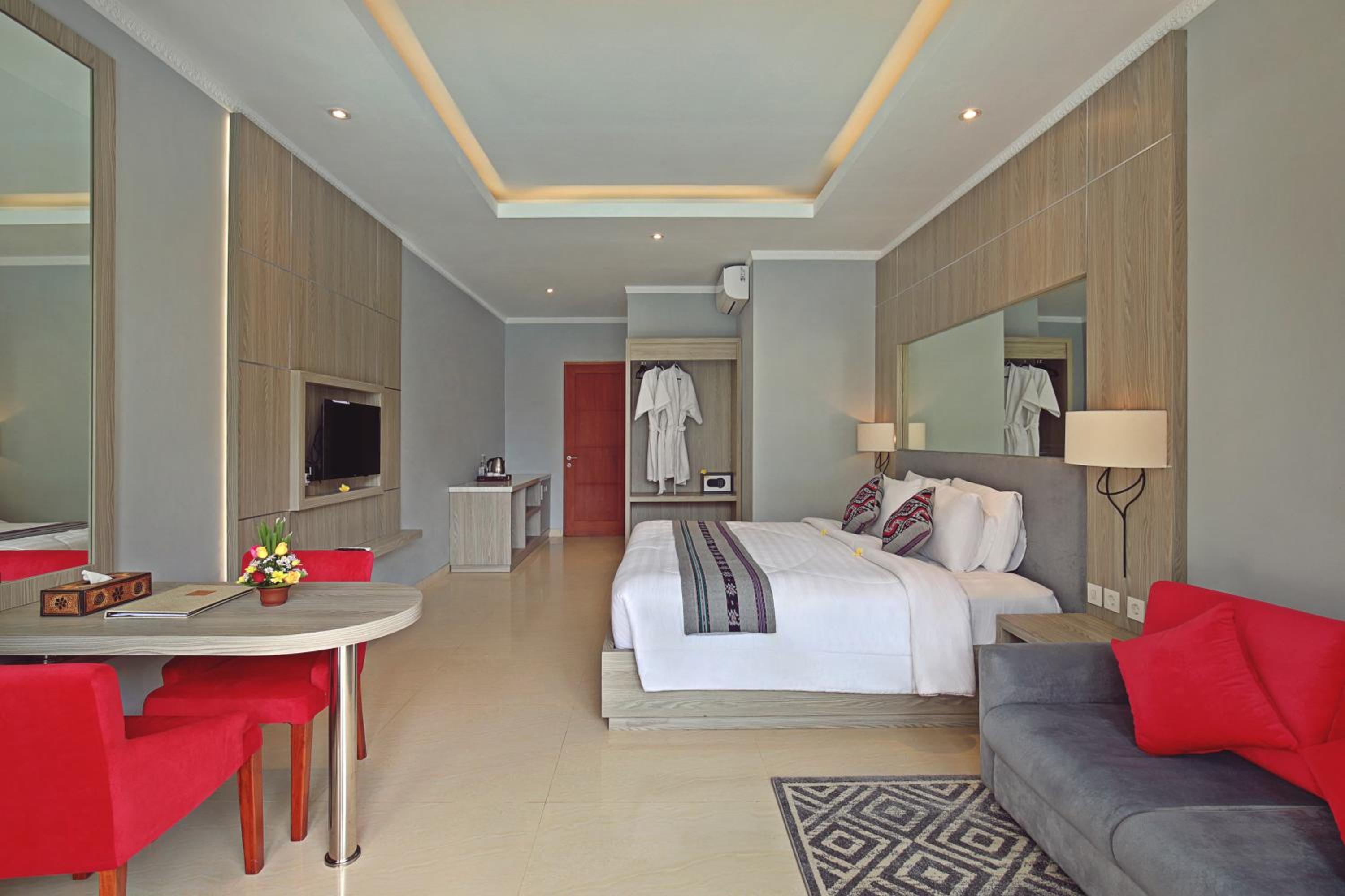 Suite with Balcony - Photo 6