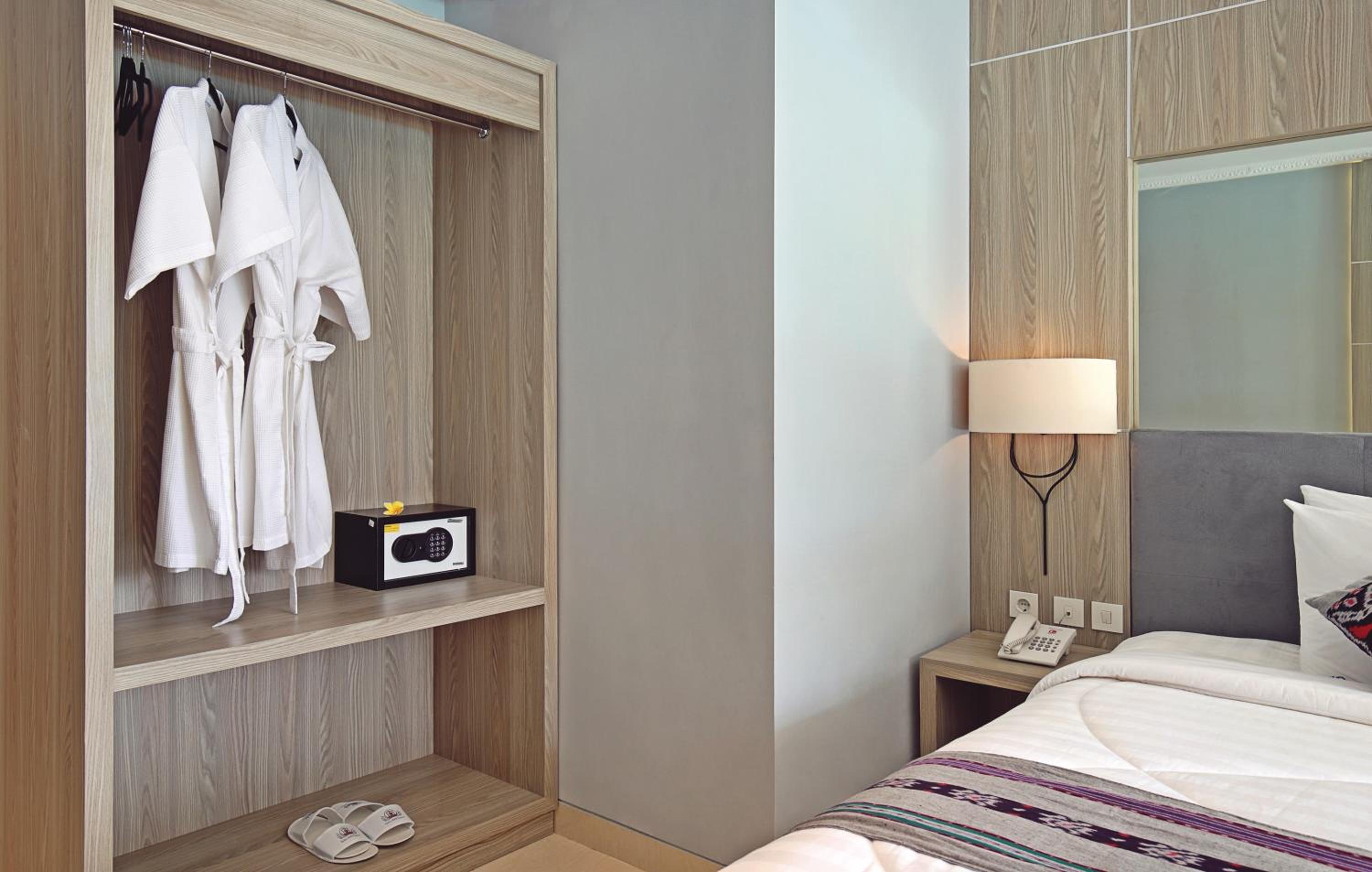Suite with Balcony - Photo 4
