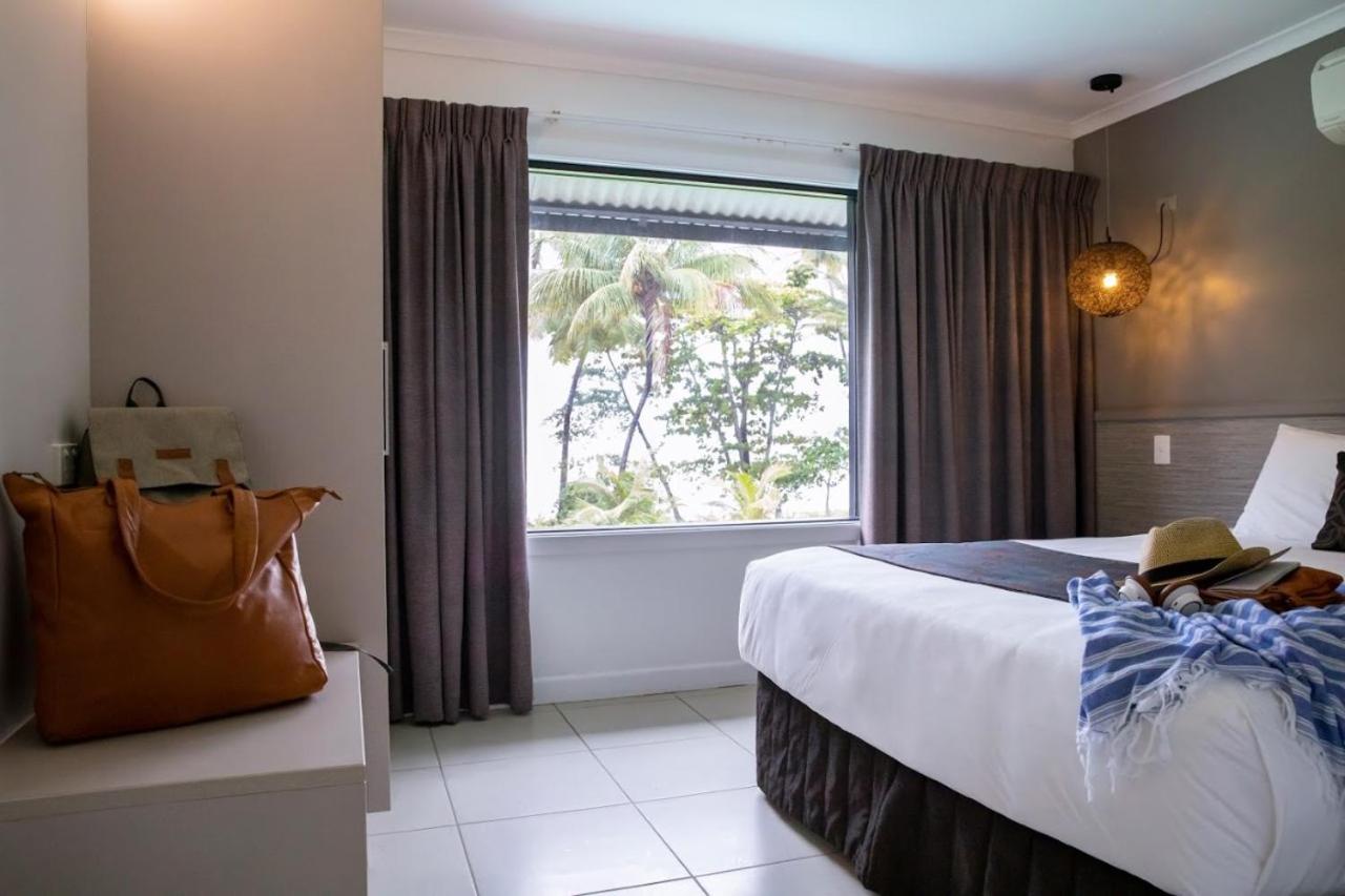 Queen Room - Beachfront photo 2
