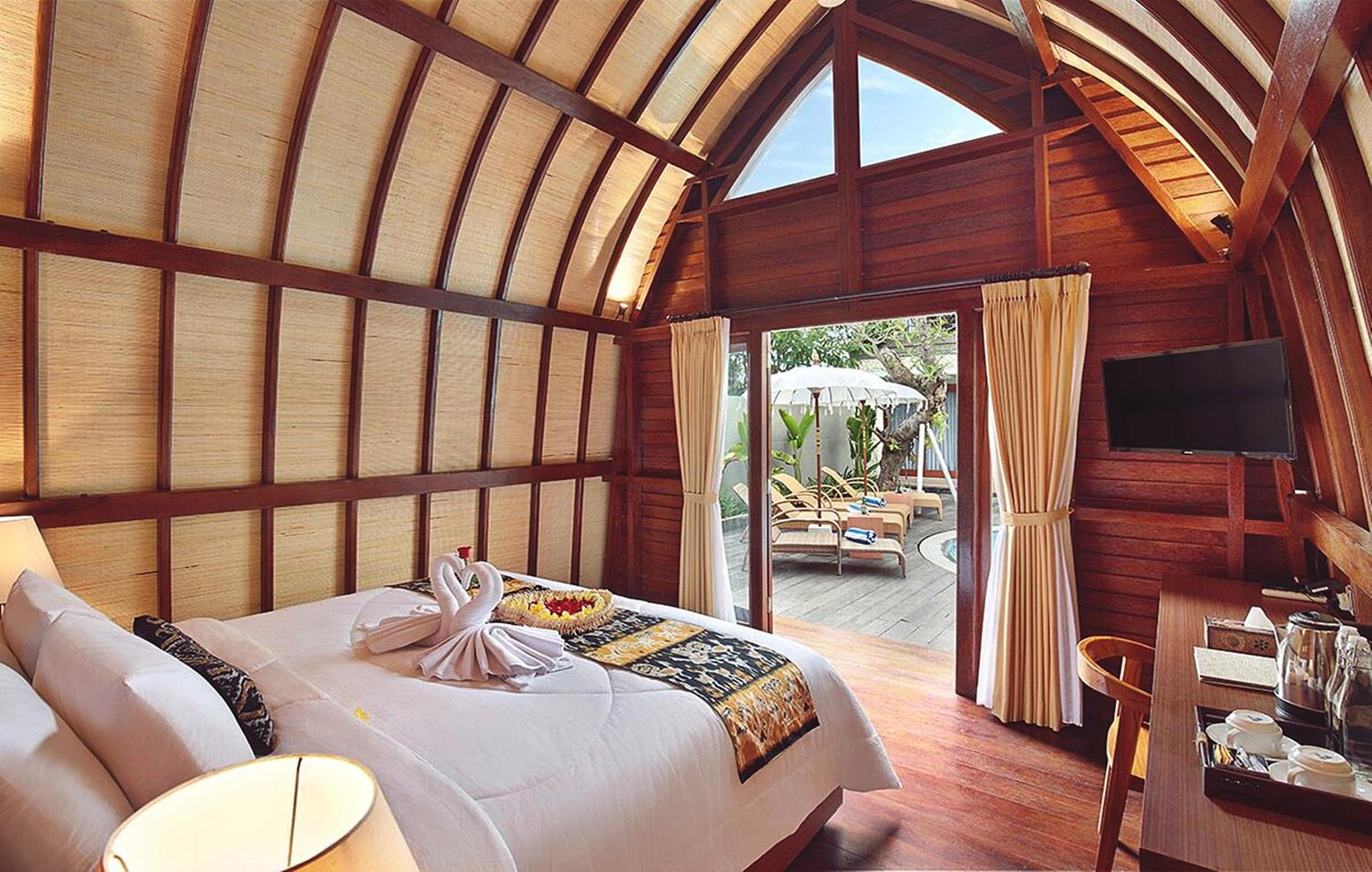 One-Bedroom Joglo House with Pool View - Photo 5
