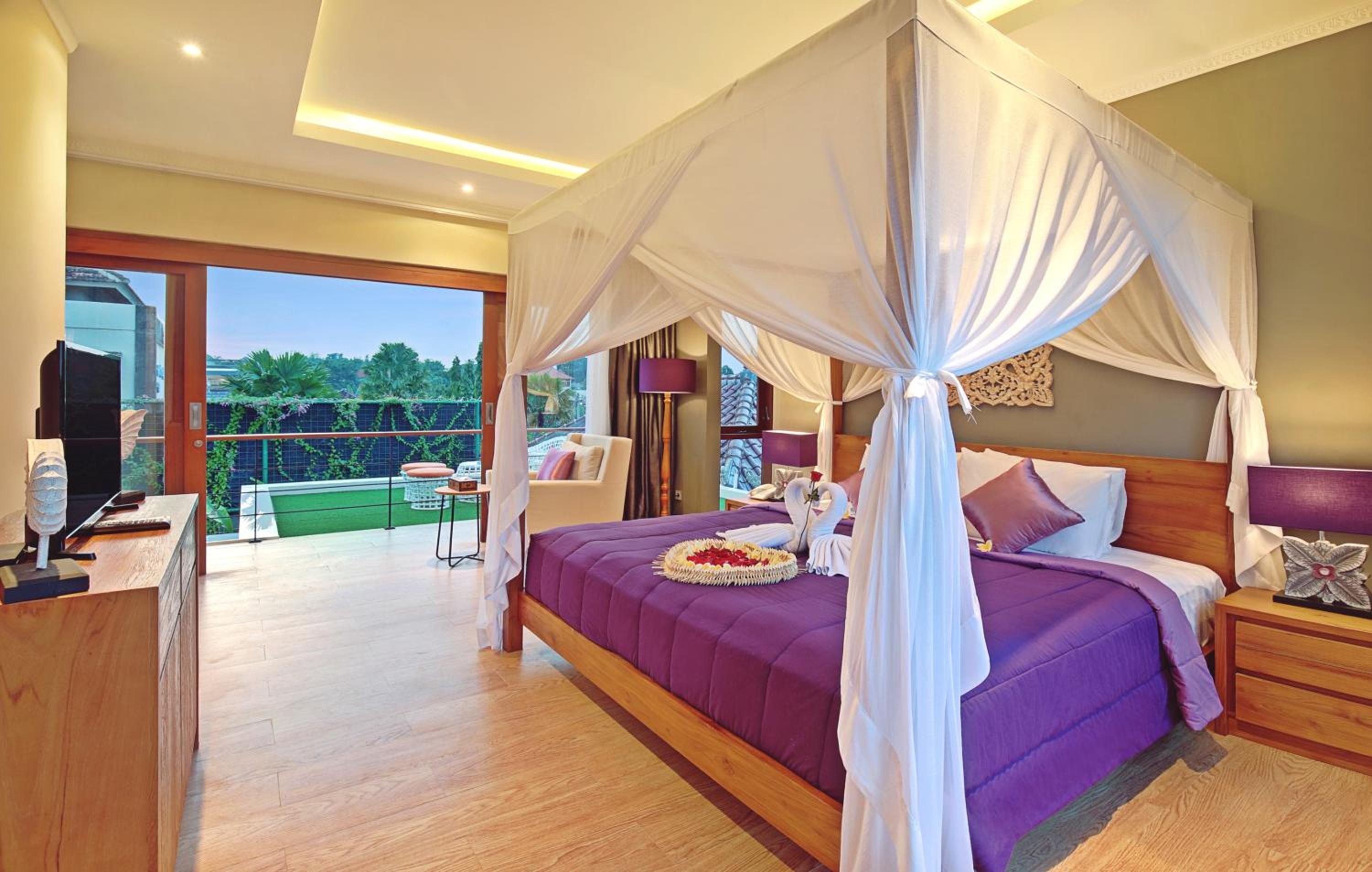 Three-Bedroom Villa - Photo 6