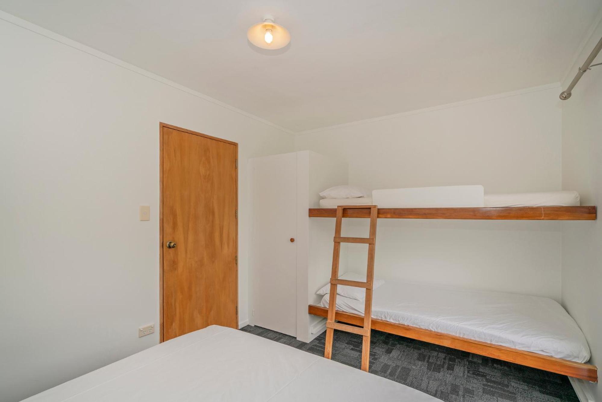 Budget Double Room - Blanket not included