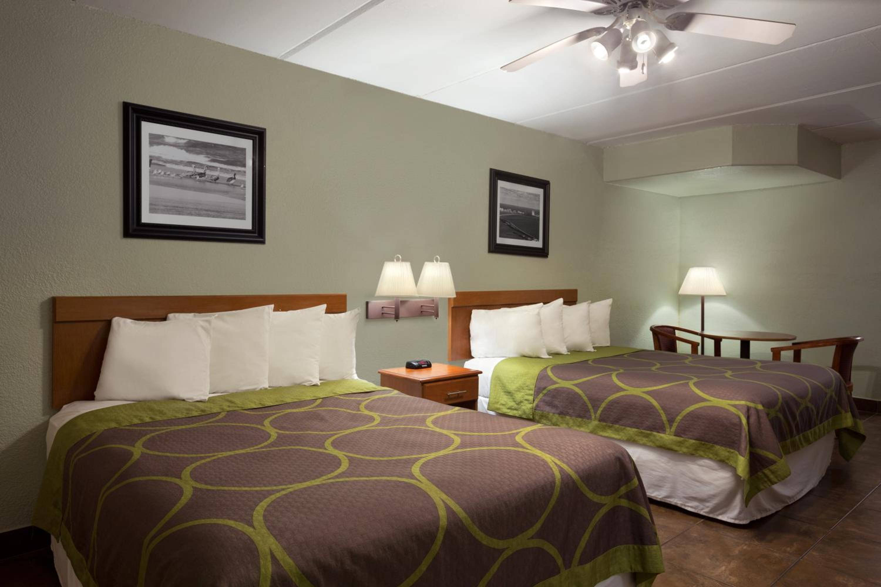 Queen Room with Two Queen Beds - Non-Smoking - Photo 1