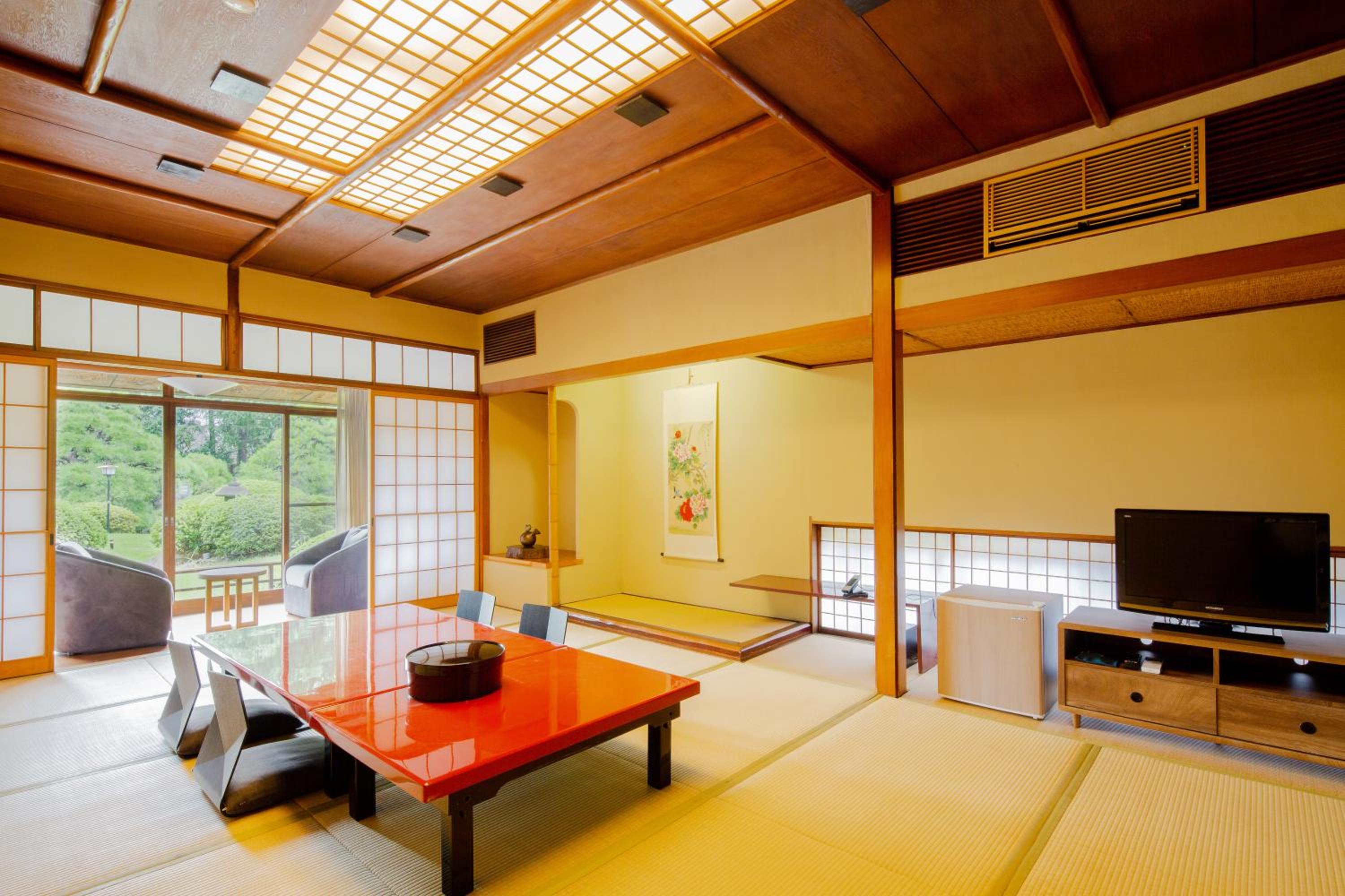 Japanese-Style Room "Kiku" (MAX 8 Adults)