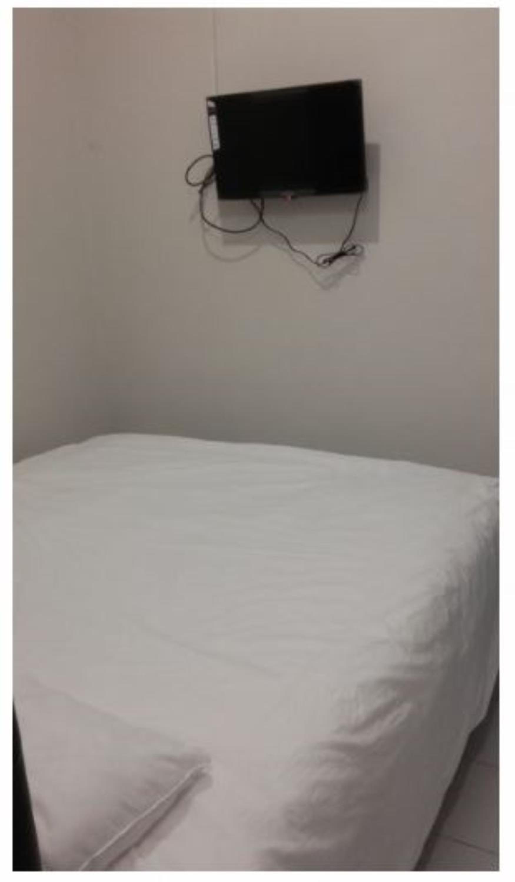 Standard Twin Room - Photo 8