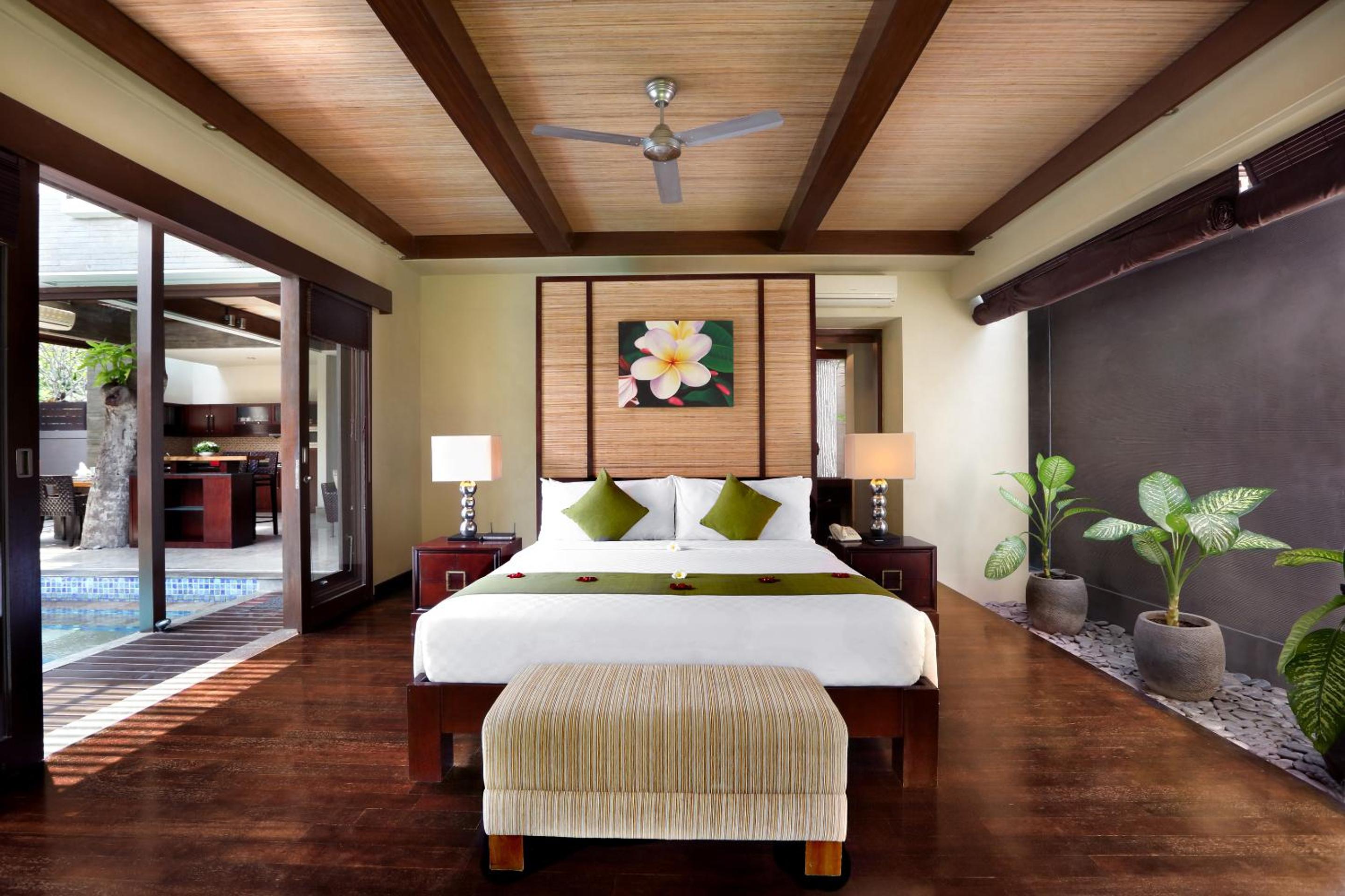 Three-Bedroom Villa with Private Pool - Photo 23