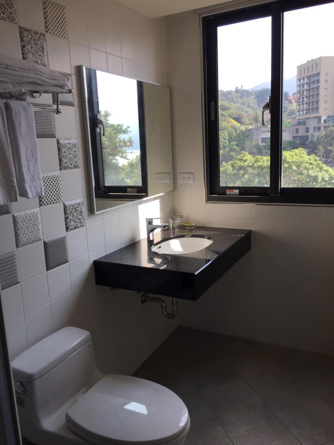 Triple Room (2 Adults + 1 Child under 55 in) photo 3
