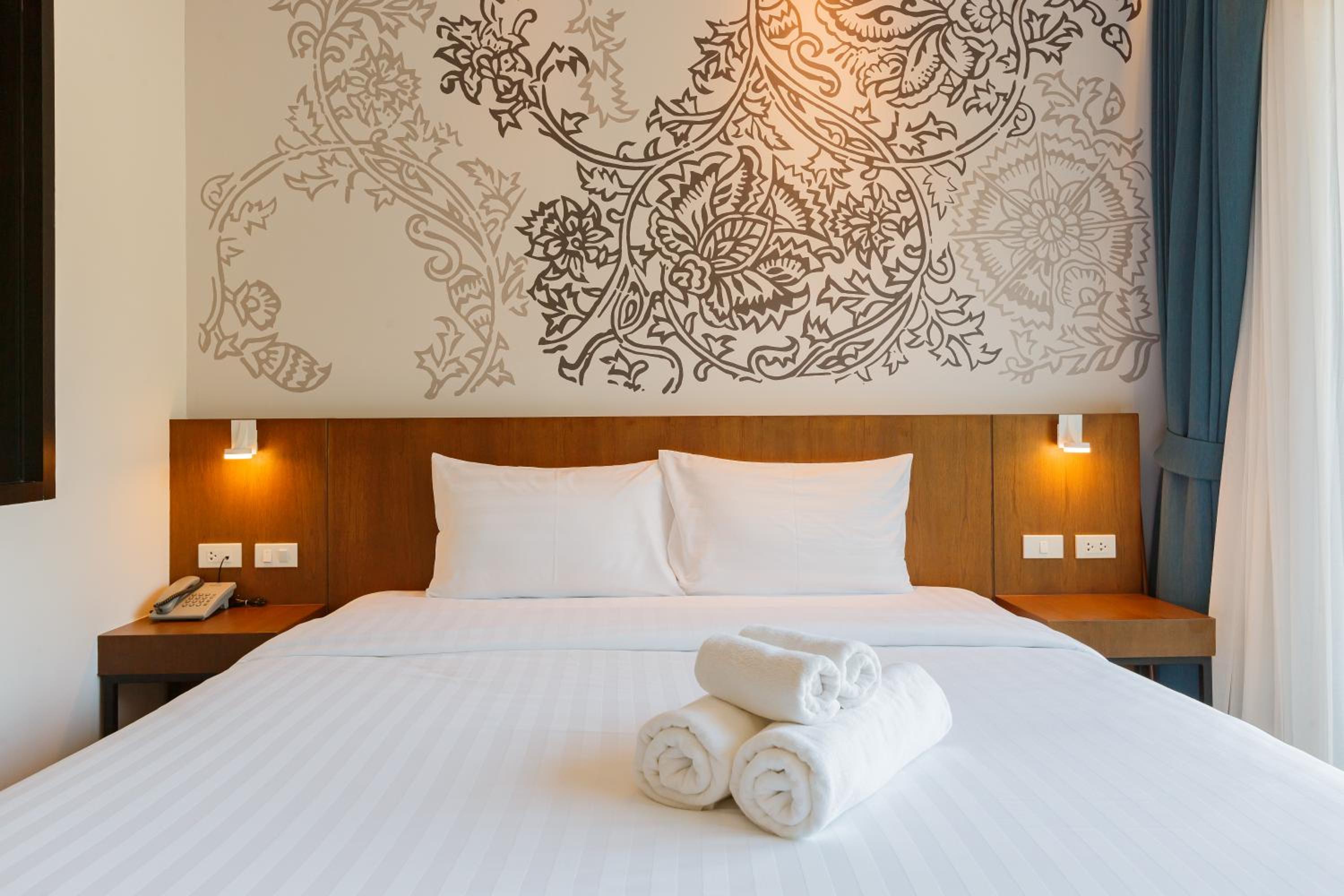King Room with Balcony - Photo 3
