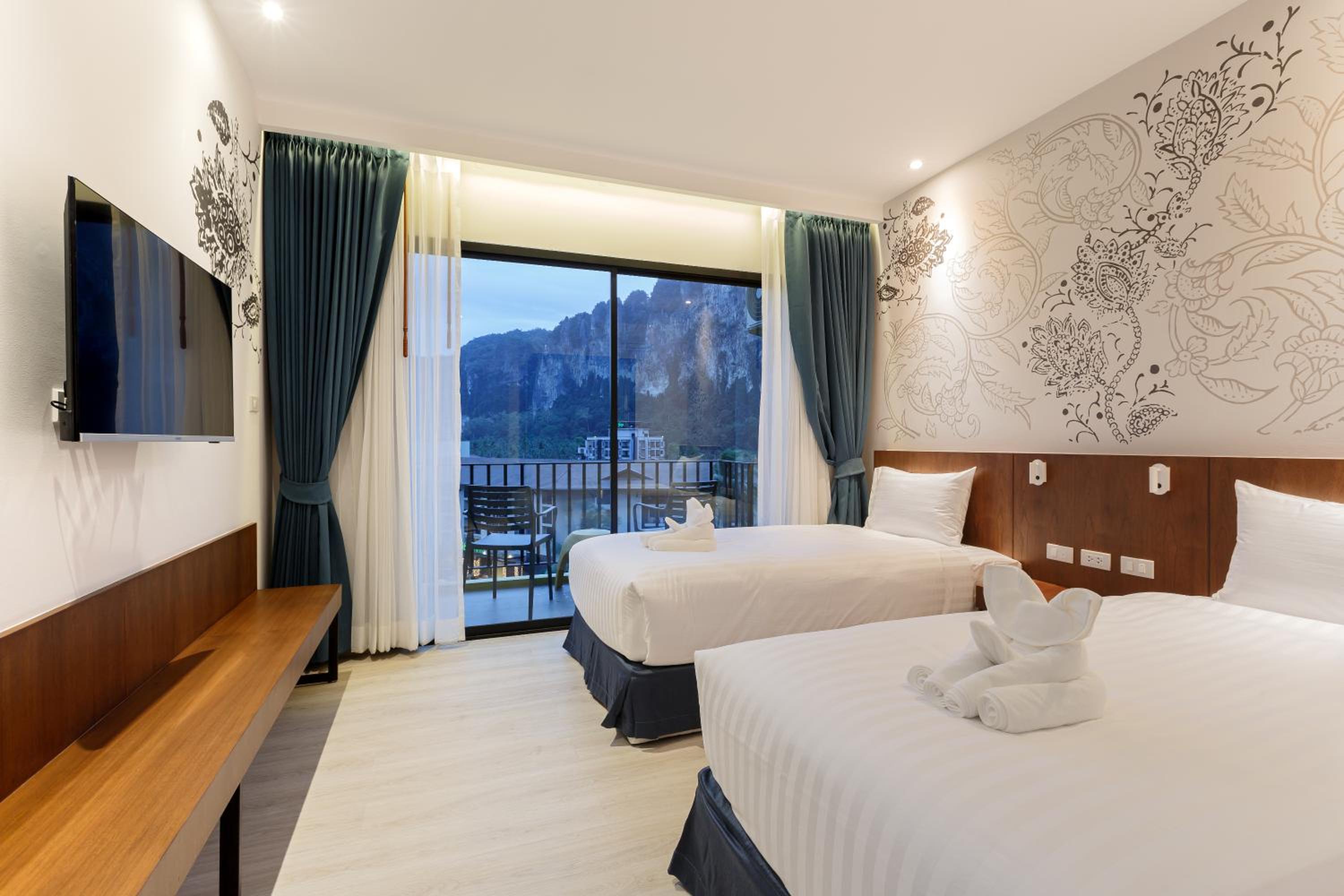 Standard Twin Room with Mountain View - Photo 1
