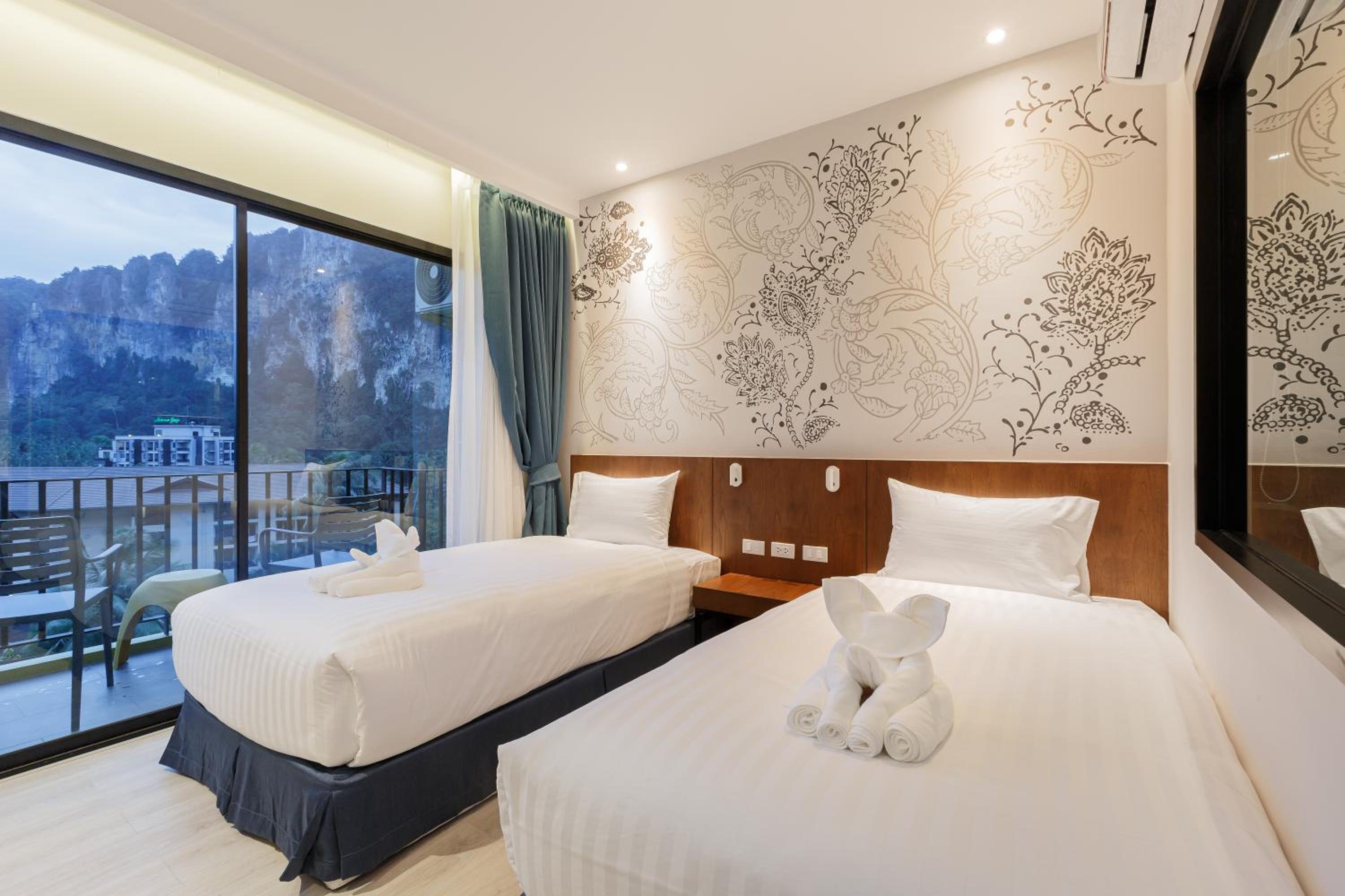 Standard Twin Room with Mountain View - Photo 4
