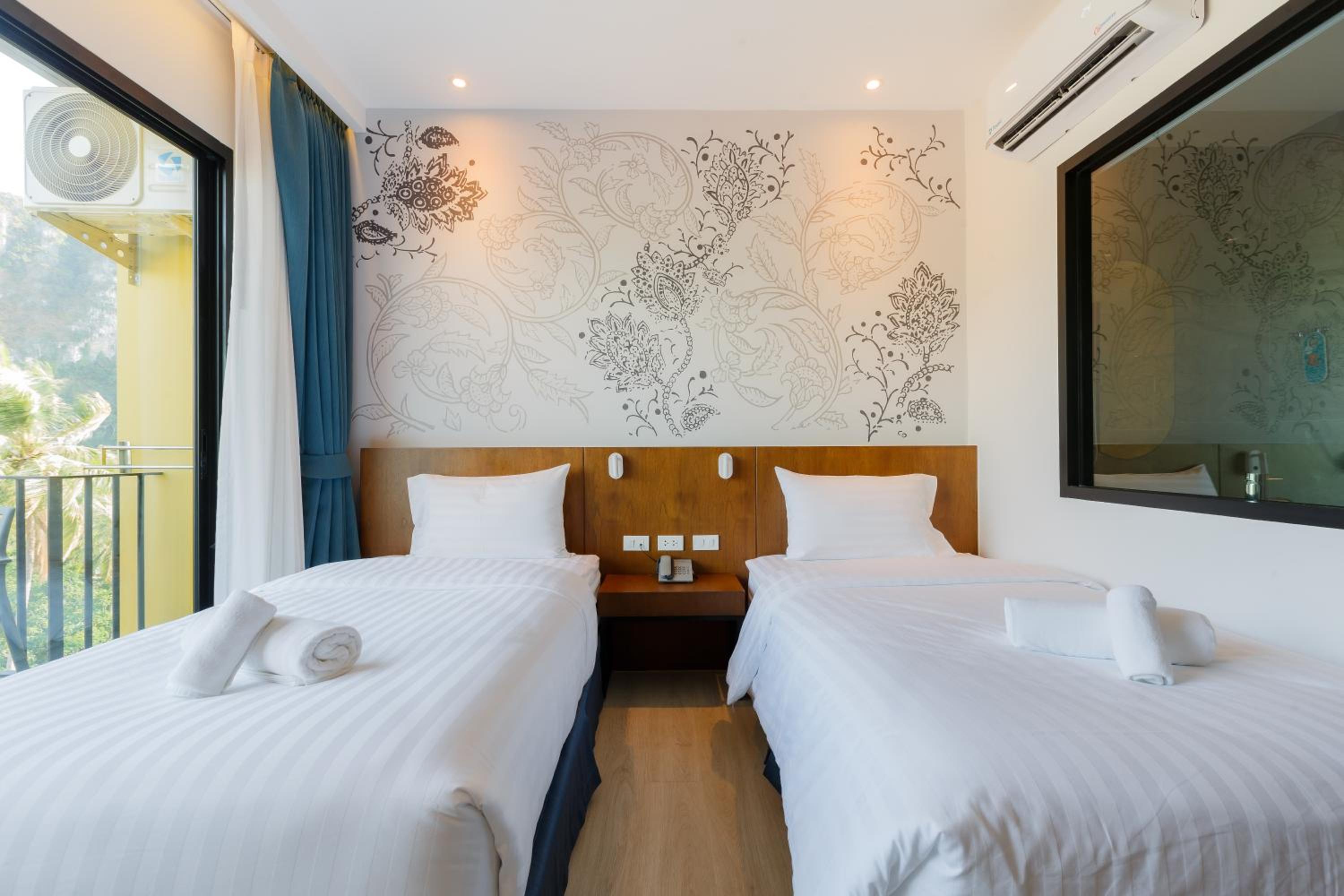 Standard Twin Room with Mountain View - Photo 3