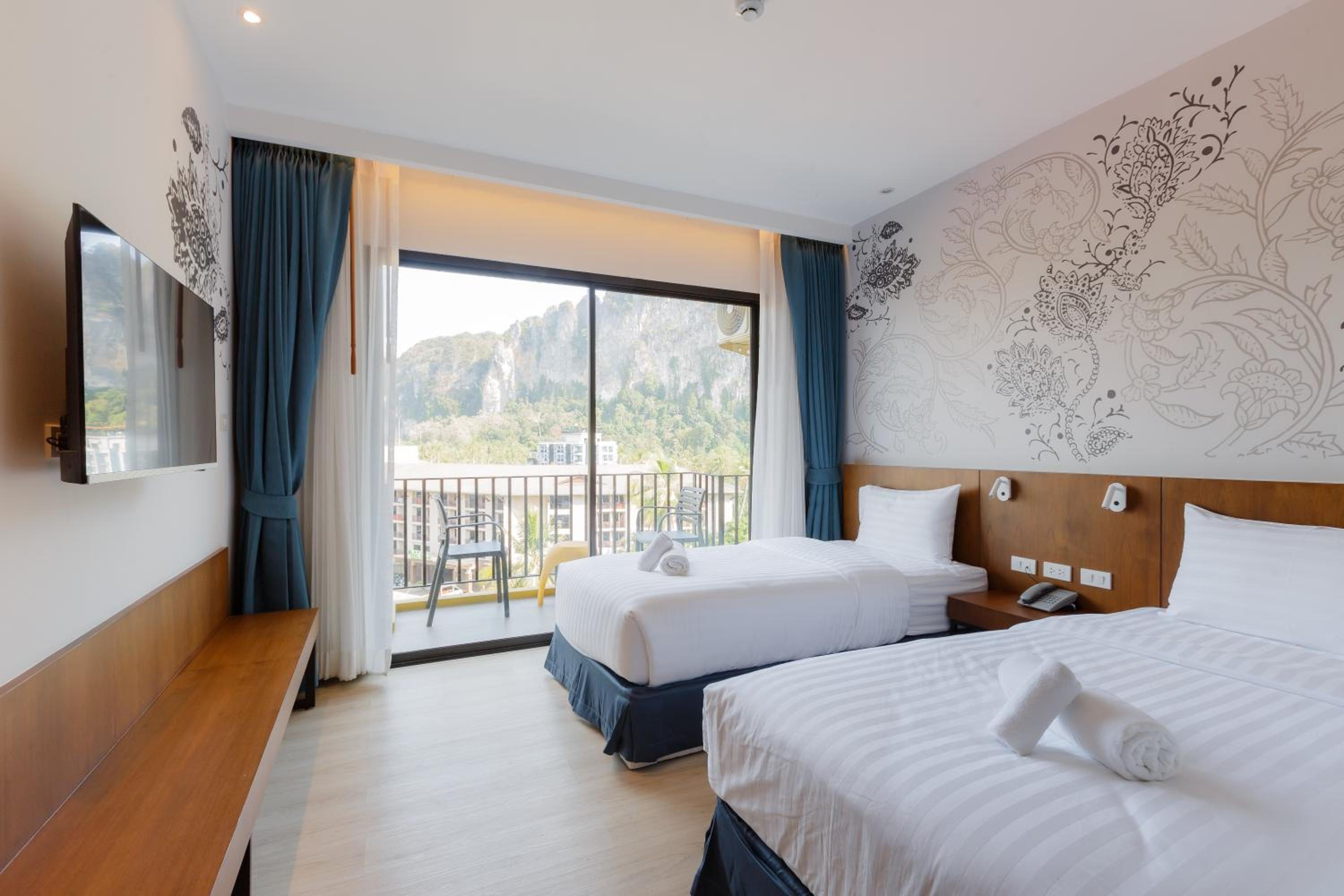 Standard Twin Room with Mountain View - Photo 2