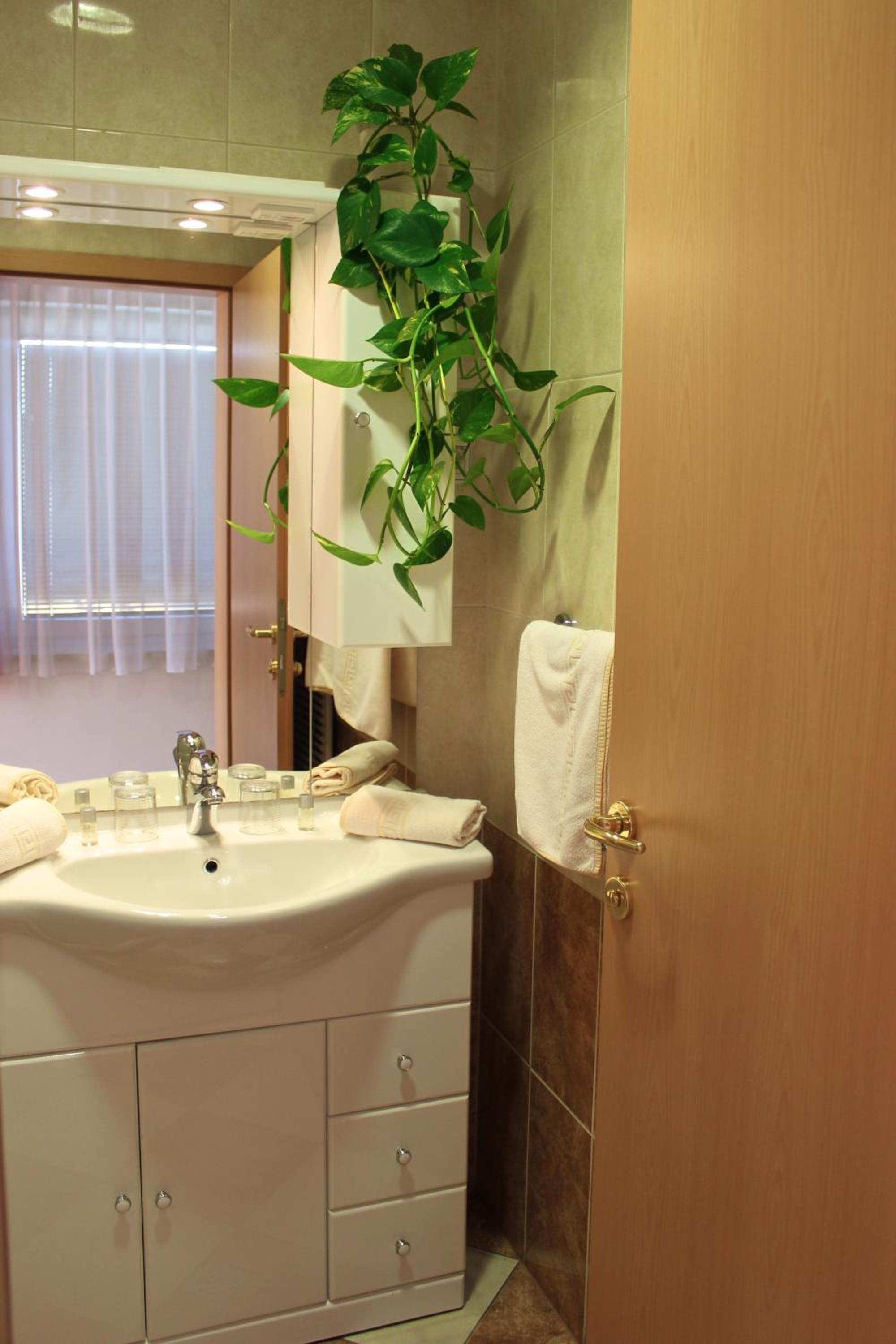 Double Room - Photo 2