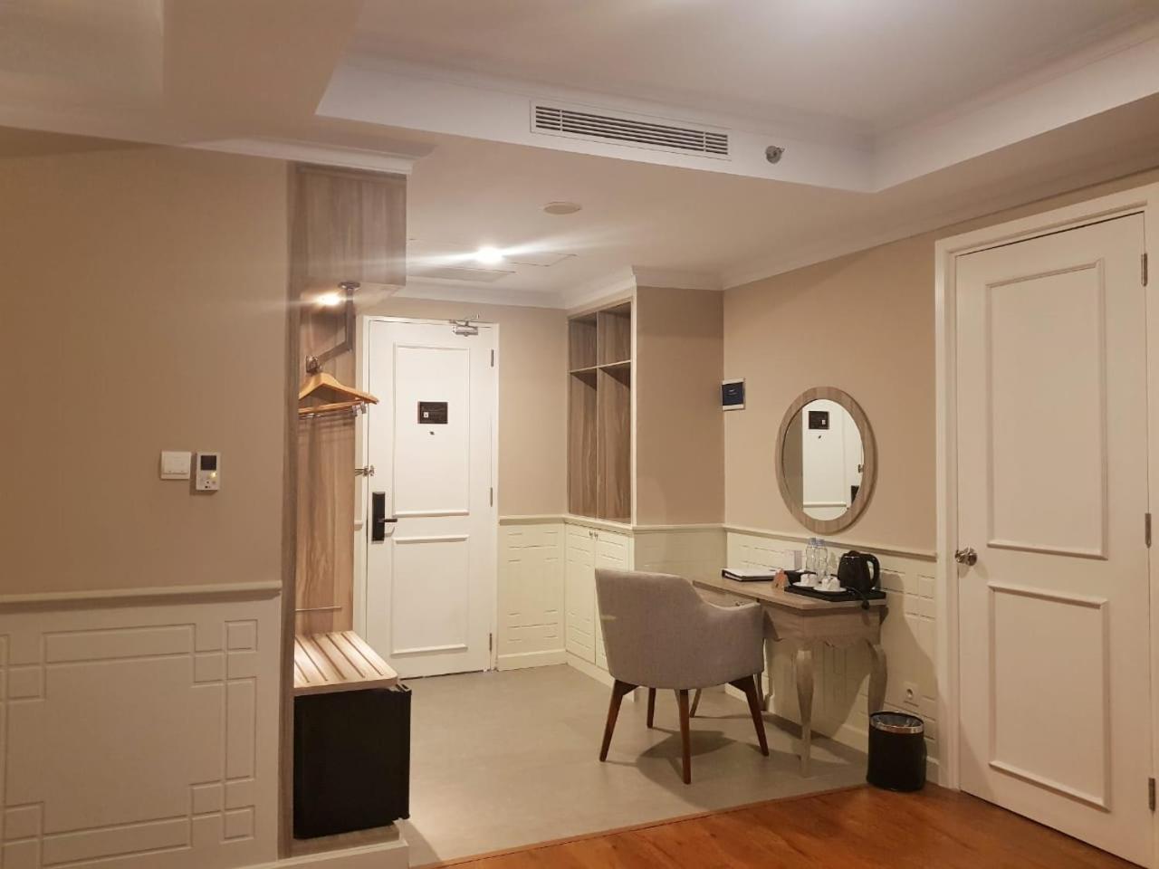 Suite - Photo 1